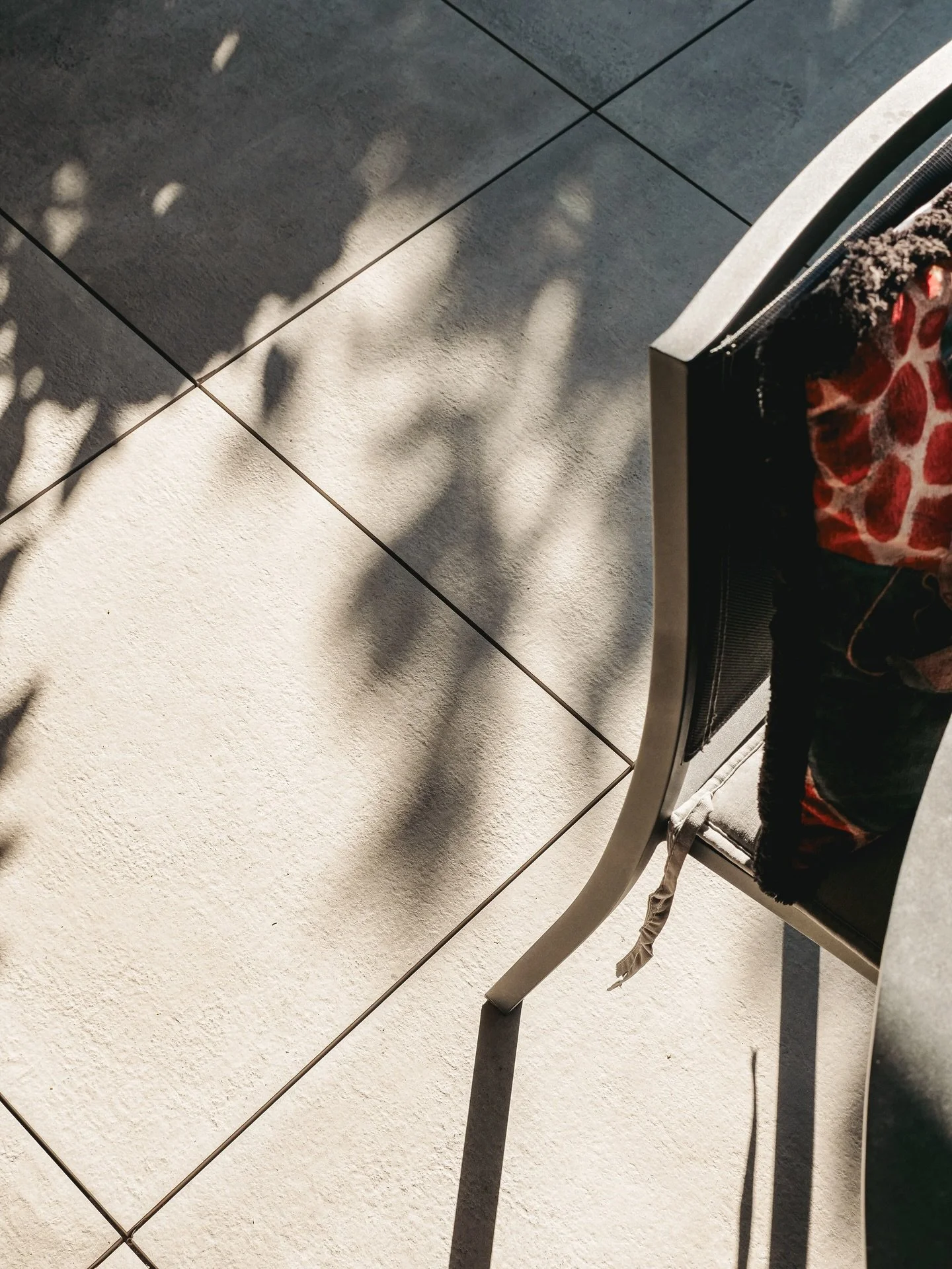 En octobre dernier, j&rsquo;ai eu l&rsquo;occasion de faire un shooting pour @newpromotion.fr afin d&rsquo;illustrer leurs prestations immobili&egrave;res.🏗️

L&rsquo;id&eacute;e n&rsquo;&eacute;tait pas de mettre en avant la d&eacute;co ou la surfa