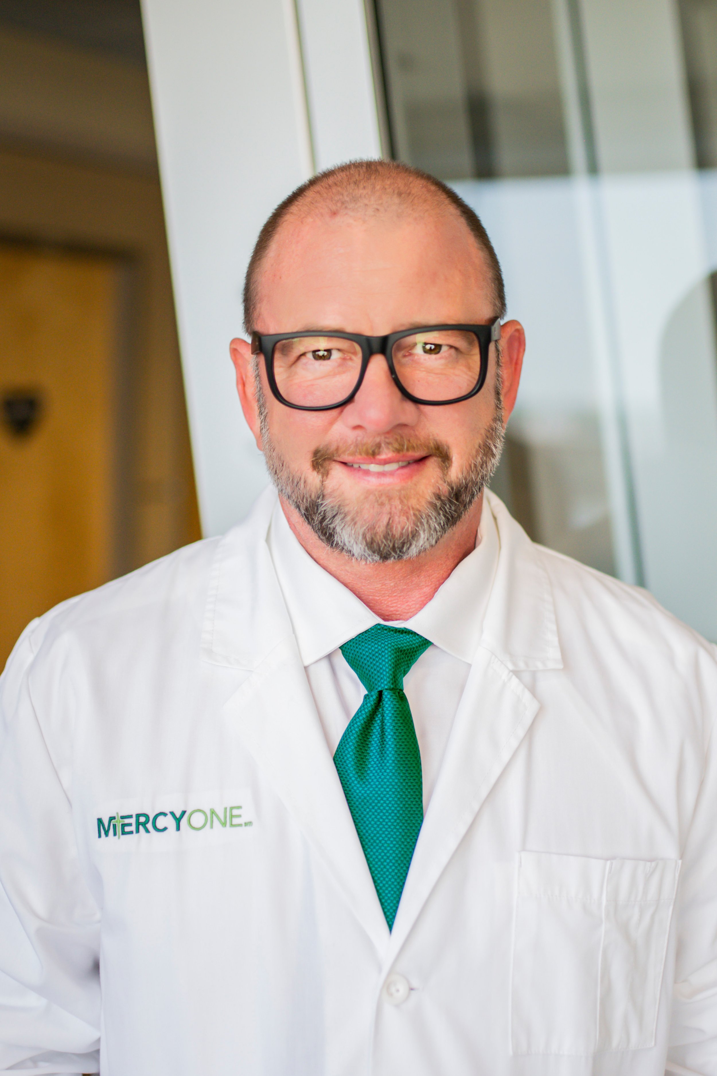 Patrick Kenney, DO, is named medical director of robotic surgery at MercyOne Siouxland Medical Center.
