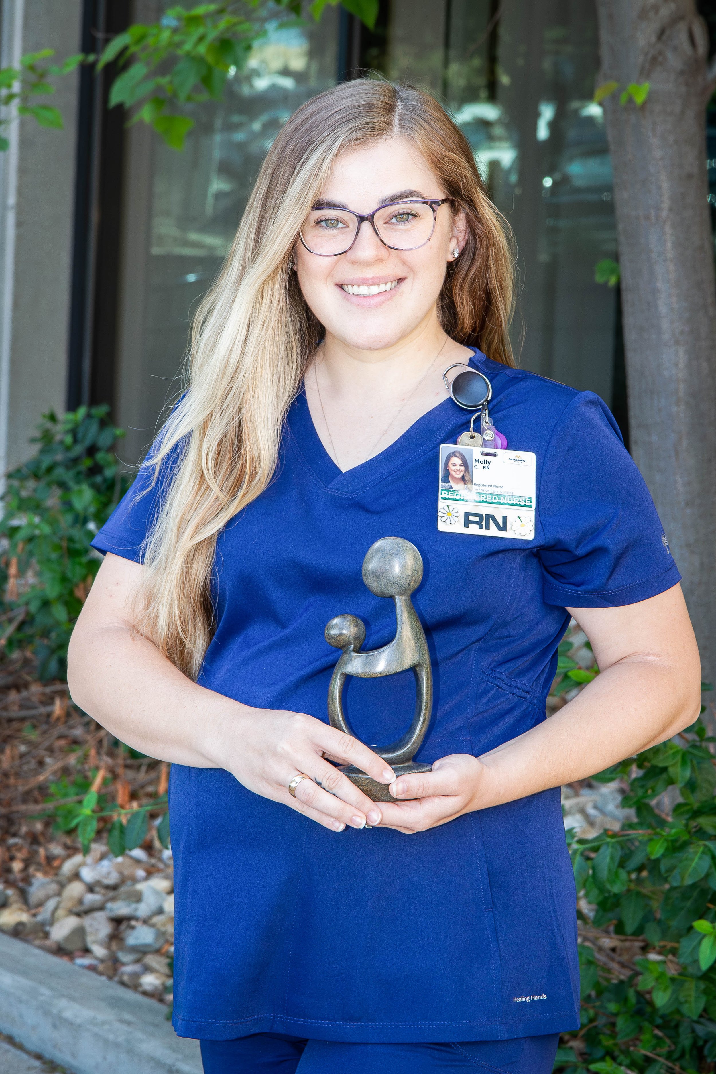 Molly Cape, Registered Nurse, Receives DAISY Award — Midwest Medical Edition