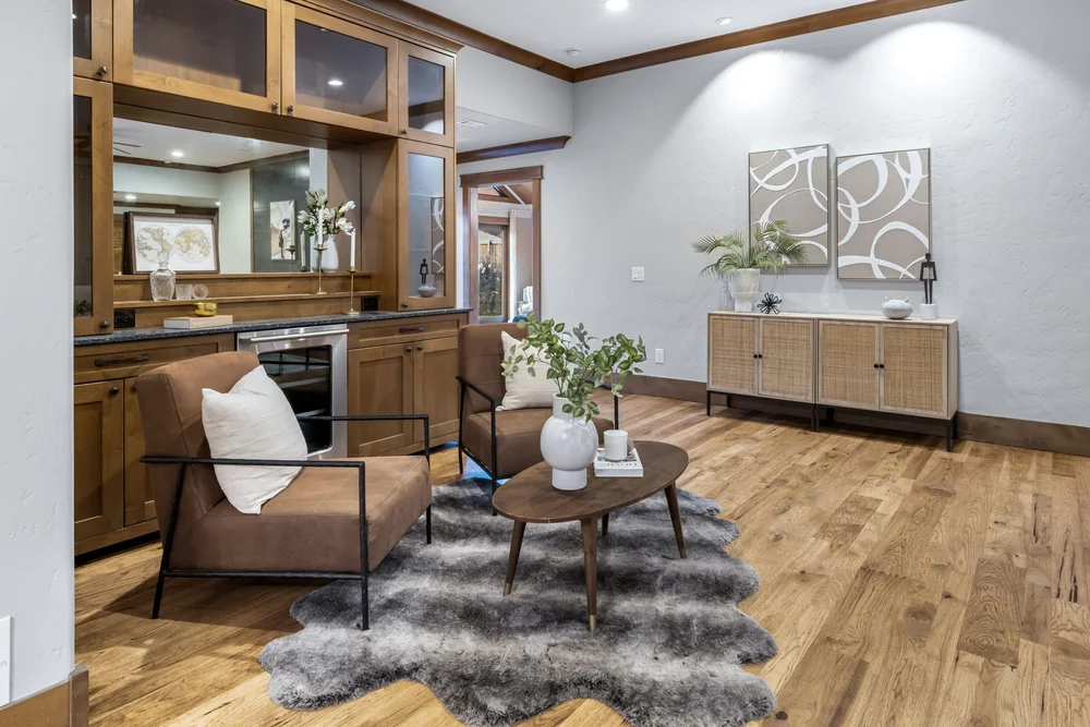 Built-in bar and lounge