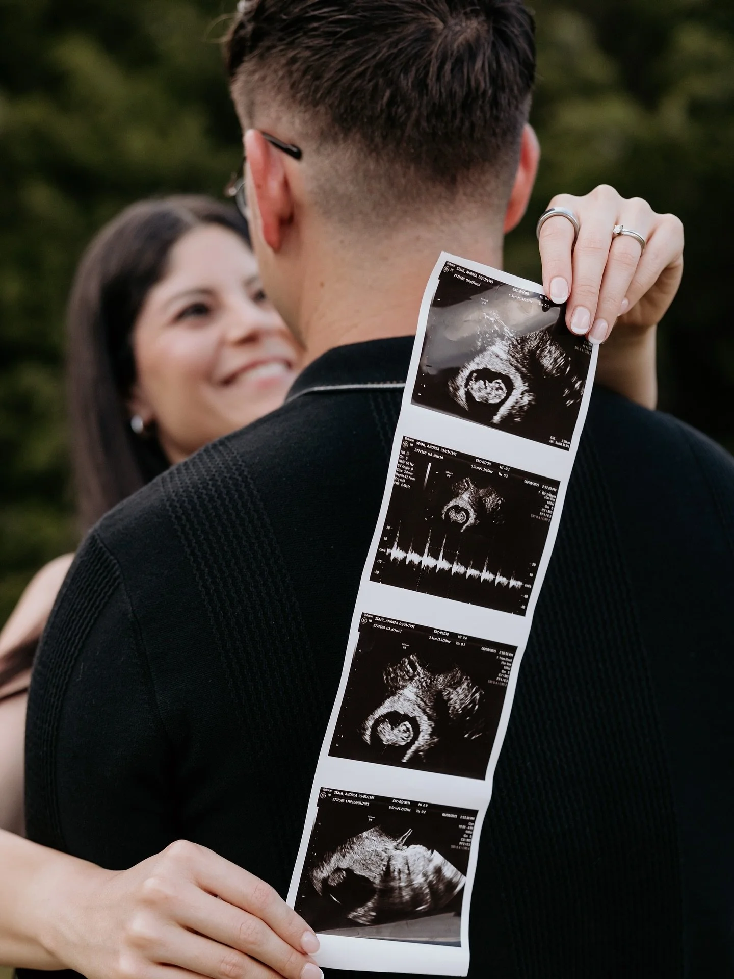 A new adventure begins!

📸 @h_nphotos Thanks for capturing our growing family!

Stay tuned to find out if it&rsquo;s a boy or girl💙🩷

#pregnancyannouncement