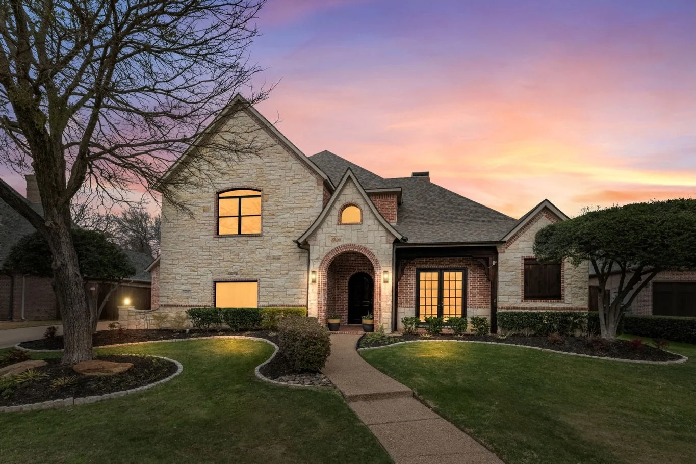 It&rsquo;s the back patio for me! Just classy 

🔑@adrienne.leonard.realtor 

#coppelltx #coppell #dfwlistings #dfwrealestate #dfwluxuryhomes