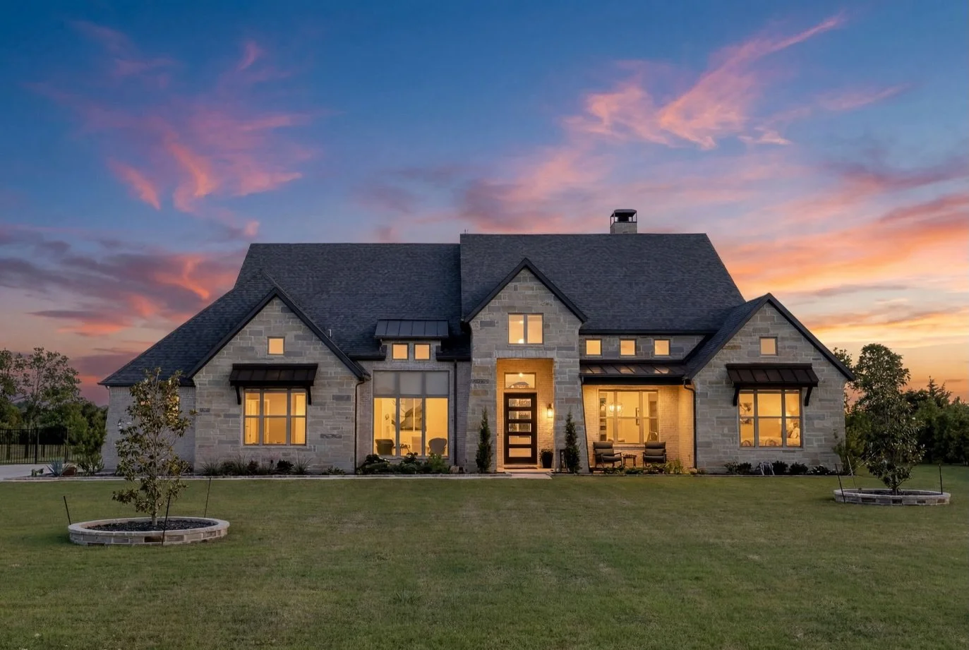 Twilights just make home feel more like home

#realestate #dfwrealestate #mckinneyrealestate #twilightrealestatephotography