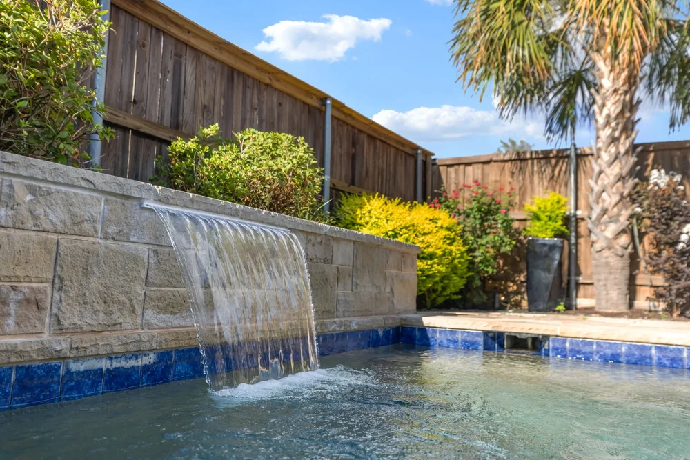 Pool water feature