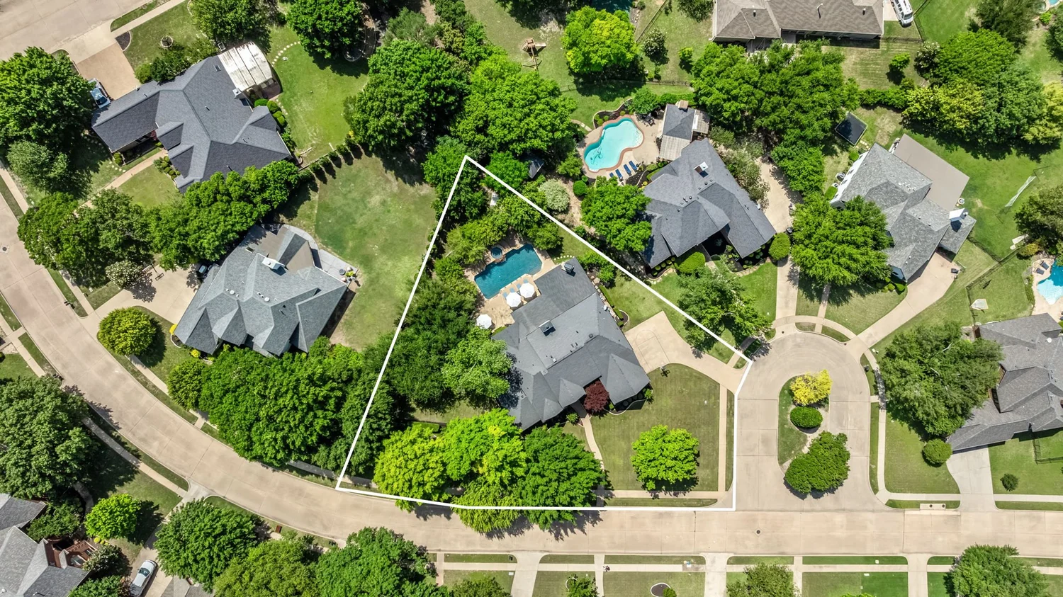 Aerial view with the lot line marked