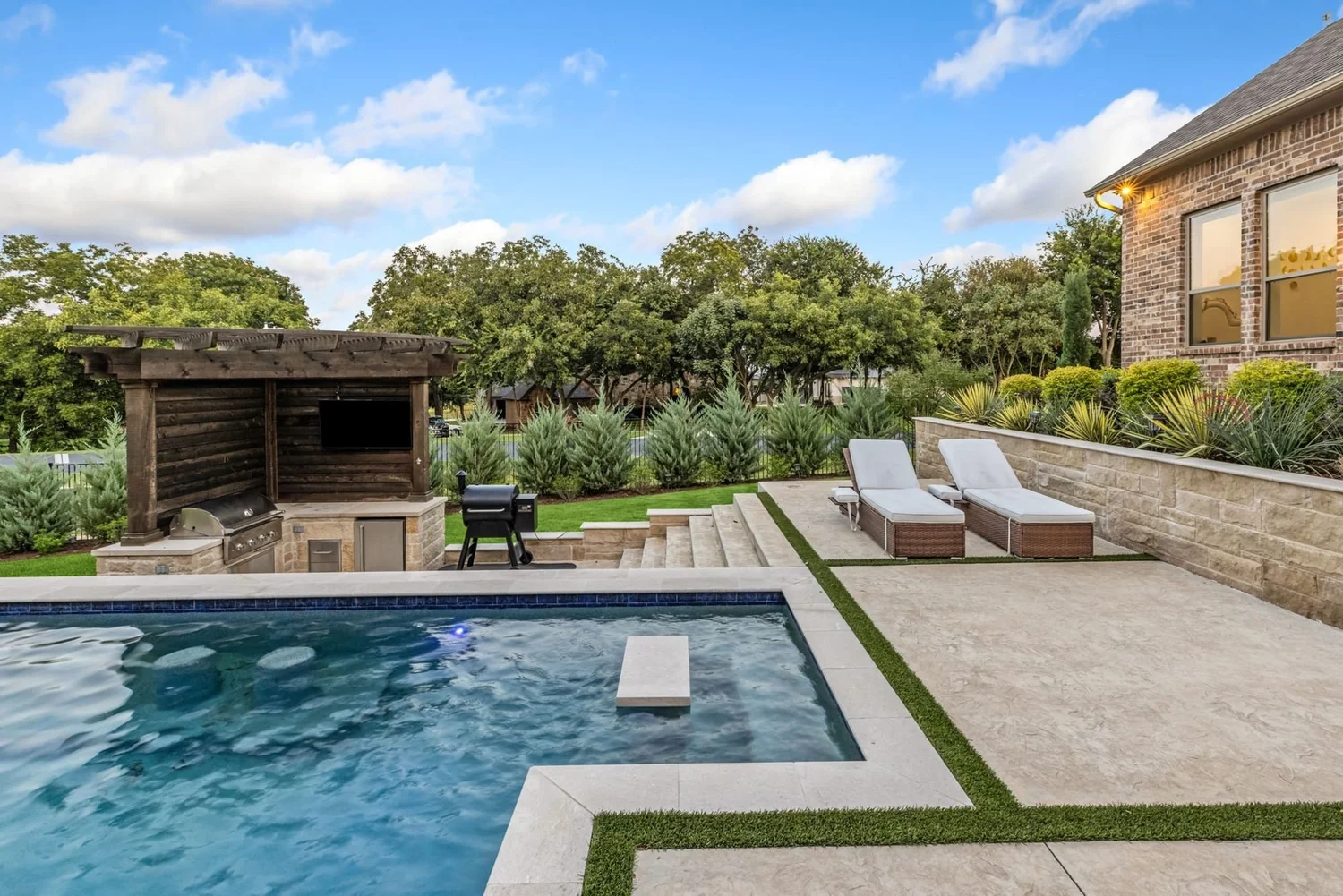 Custom home pool and outdoor living