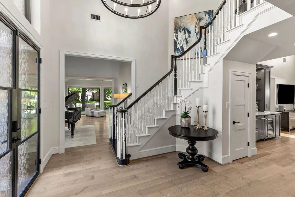Entry with curved staircase