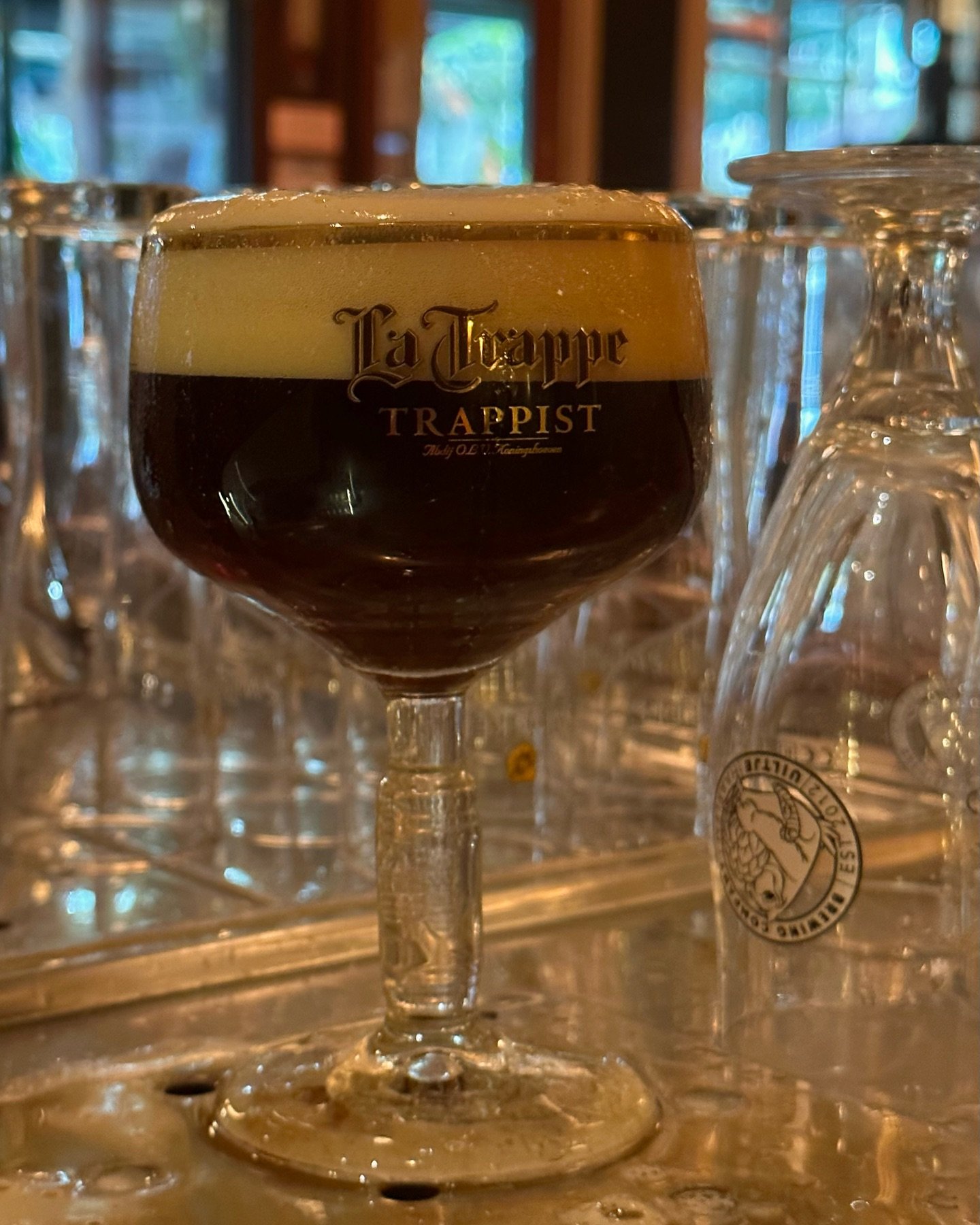 BOCK IS BACK 🐐

Het is herfst, wat betekend dat het bockbier seizoen is geopend 🍂
Dus nu op tap:
LA TRAPPE BOCKBIER:
Het enige trappistenbockbier ter wereld. Een uniek seizoensbier met een gebrande, kruidige smaak en een bitterheid die samensmelt m