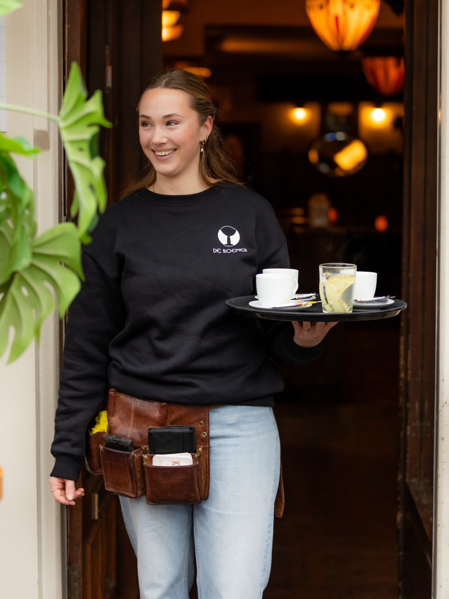 Wanneer Ayla je koffie komt brengen word je vanzelf vrolijk. Want zeg nou zelf&hellip; 😉