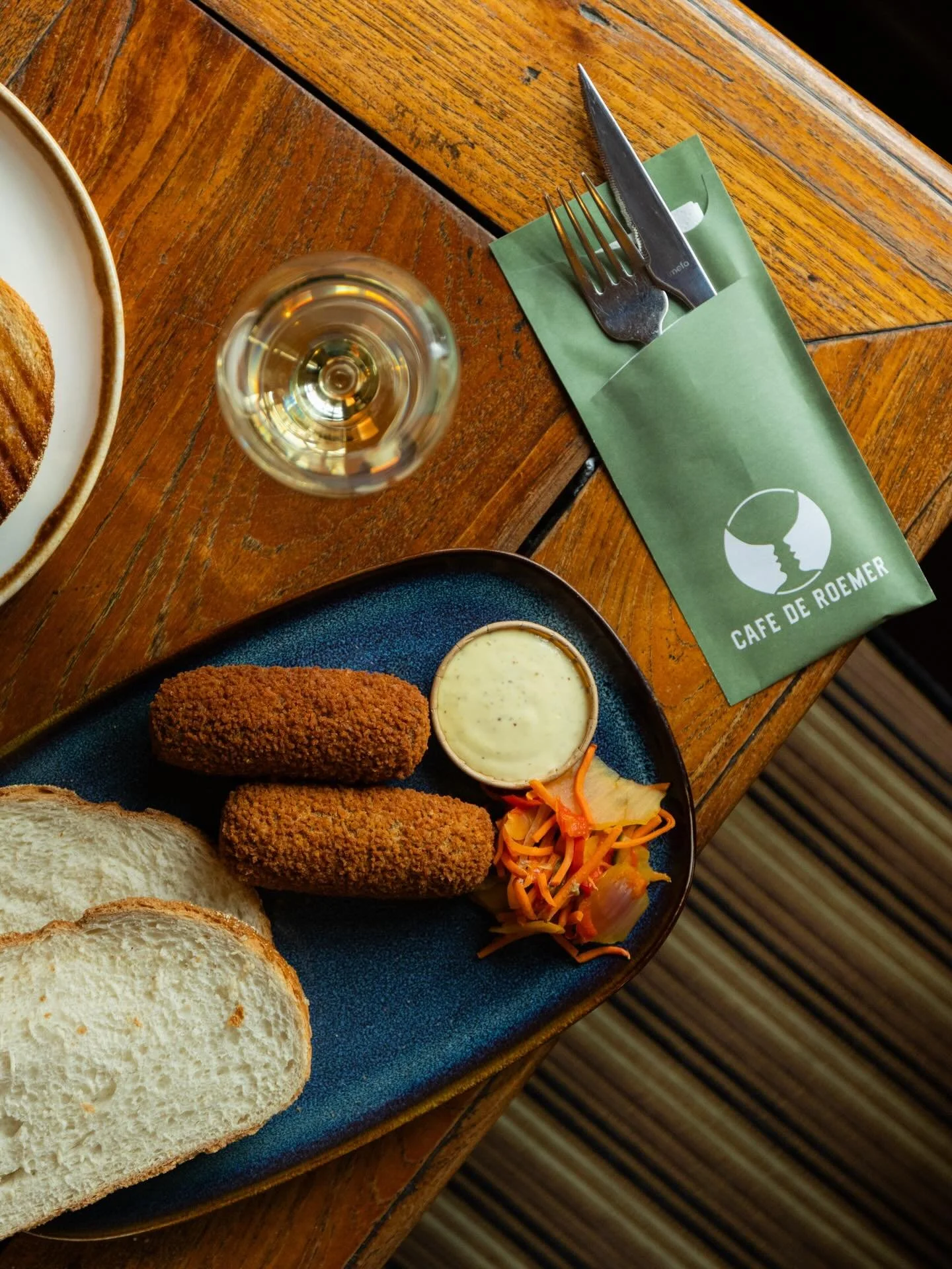 Haute cuisine? Nee hoor. Gewoon een broodje kroket en een goed plekje op het terras.