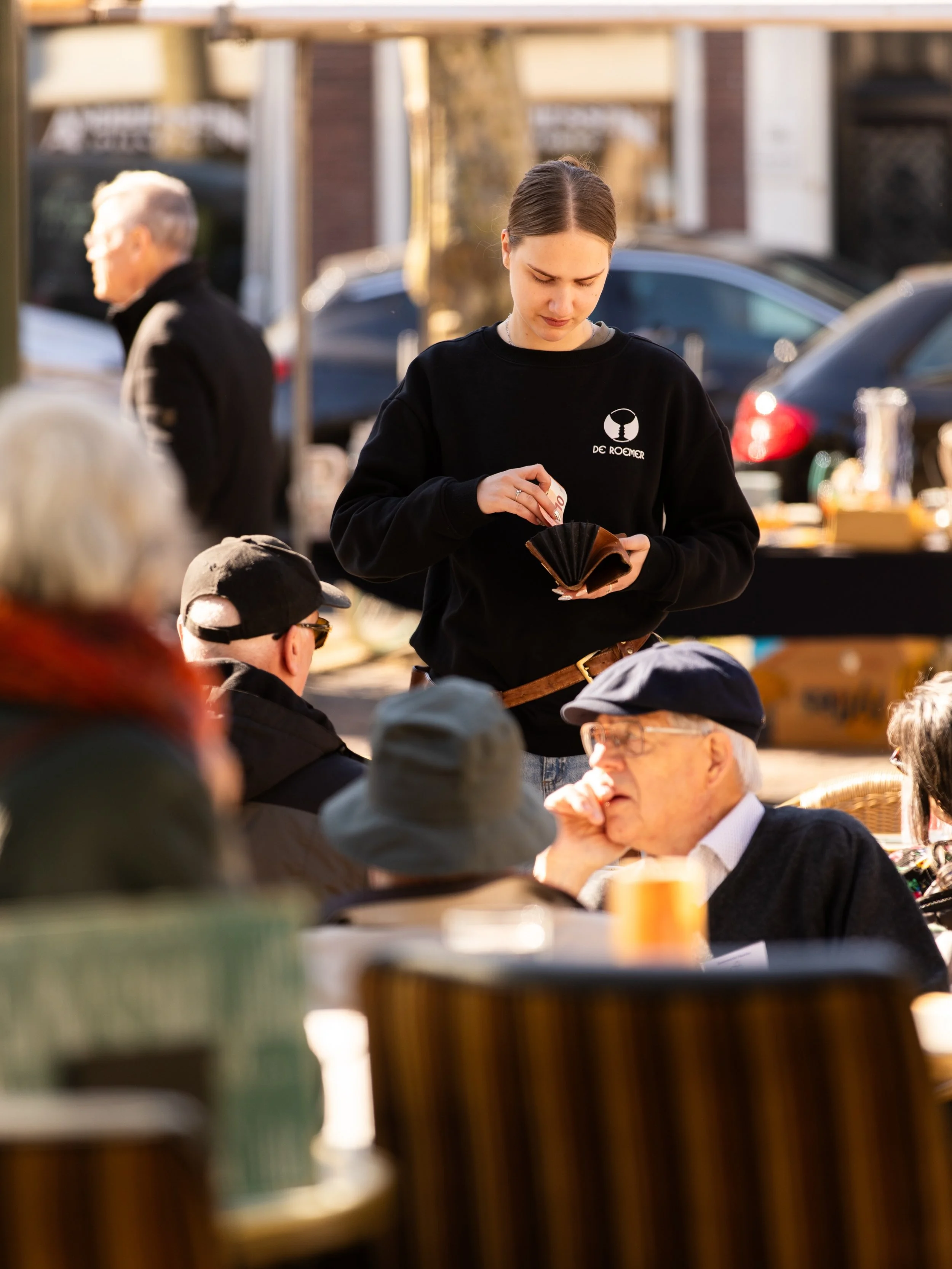 Zonnetje erbij, terras vol gezelligheid en voor je het weet zit je hier het hele weekend. ☀️🍻

Kom dit weekend lekker ouwehoeren, borrelen en n&eacute;t iets te lang blijven hangen.

Nog eentje dan? 🍻