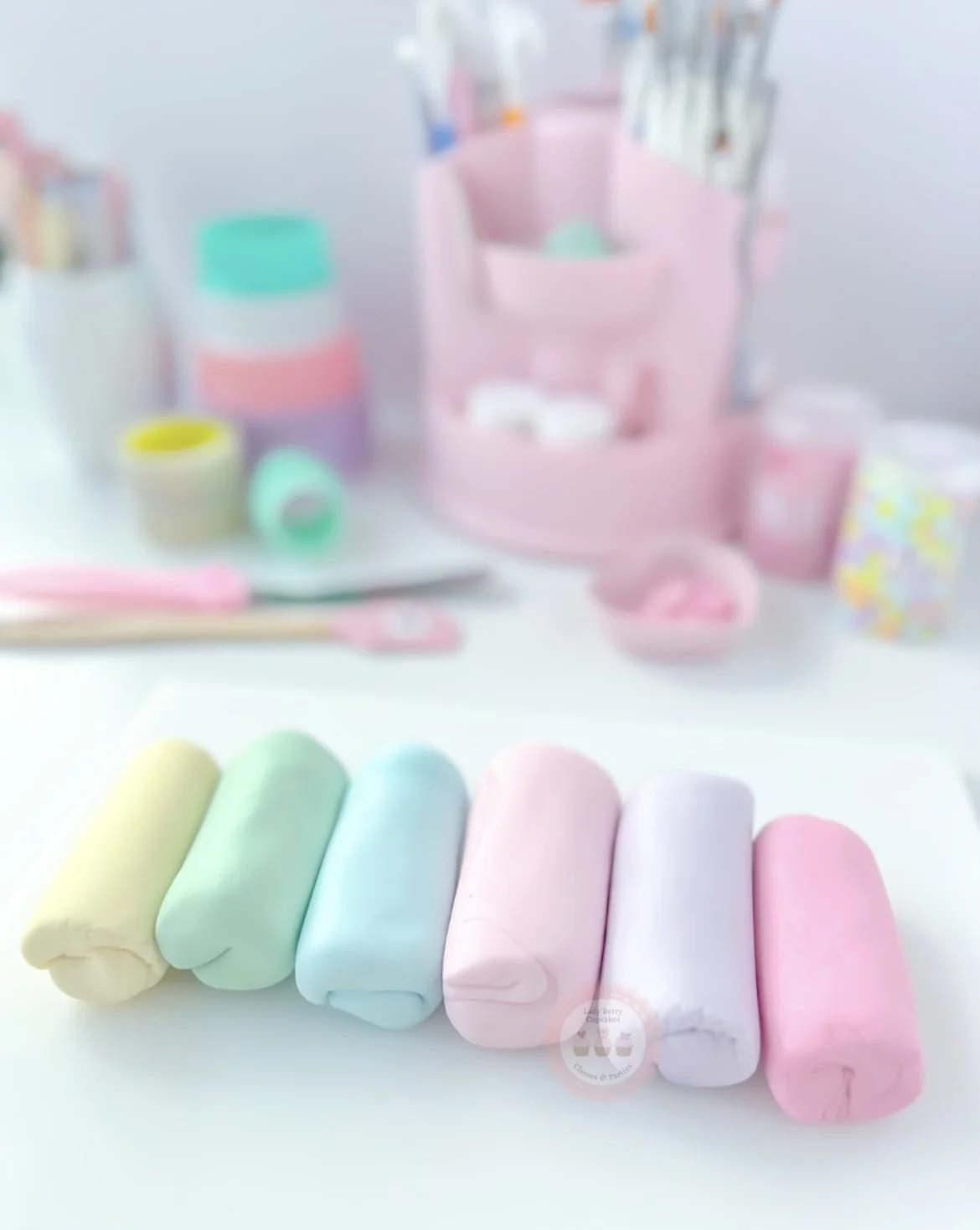 How To Colour Pastel Fondant