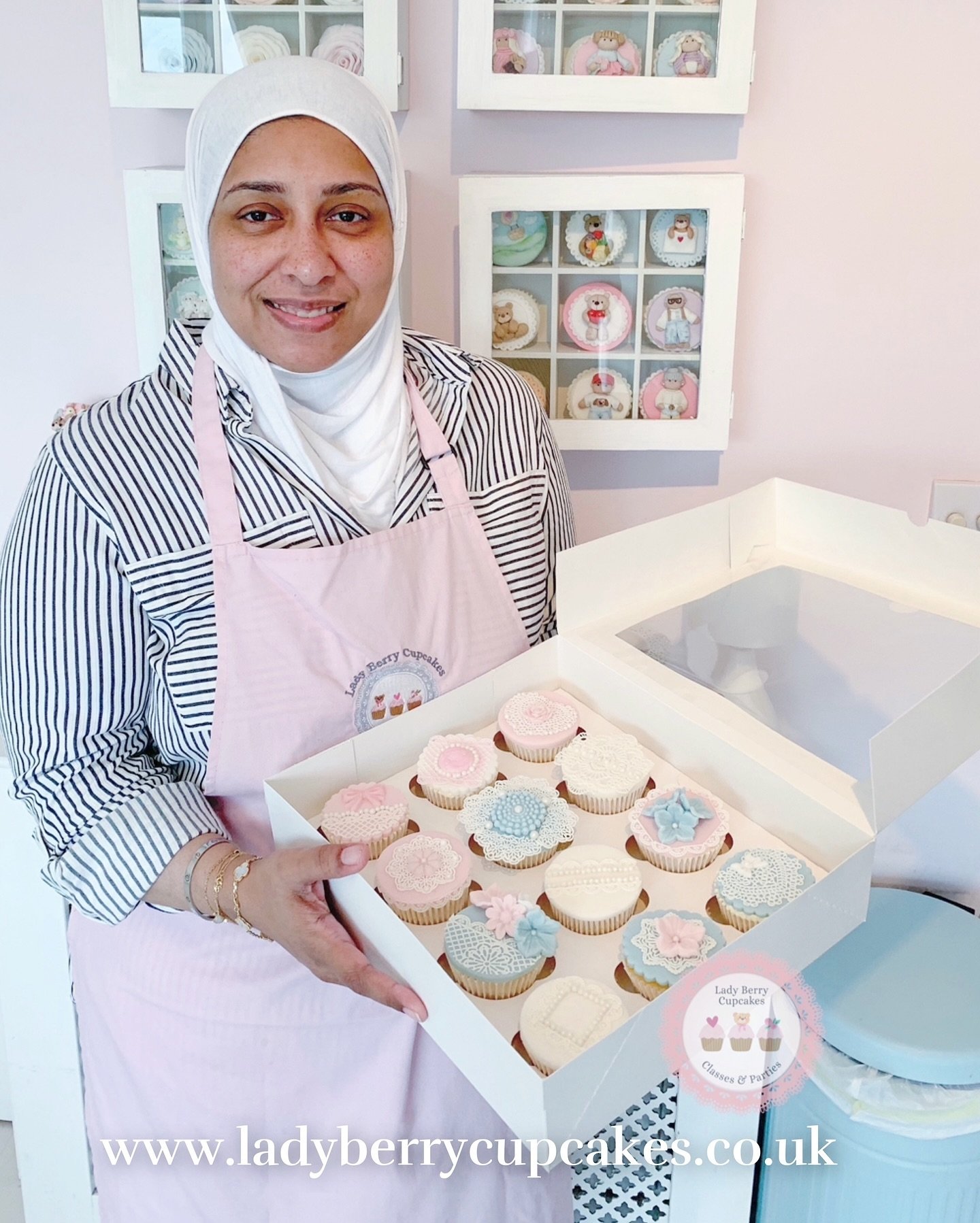 🧁When you master Sugar Lace! 🥰 I absolutely love it when my students arrive concerned that they may not be able to create beautiful Cupcakes and by the end of class they have the best smiles across their faces! 

⭐️ Book your spaces at www.ladyberr