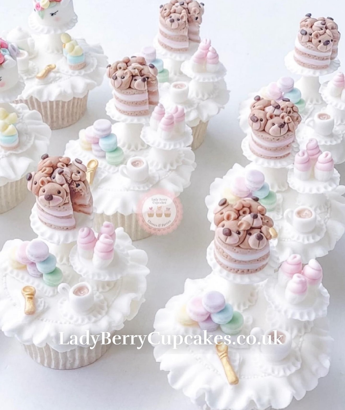 🧸 When you create a collection of teddy bear afternoon teas&hellip;.would you like to learn to make afternoon tea cupcakes? Details for a big cake? 

⭐️ Learn with the lady Berry online Classes click the link in the profile on Instagram or pop over 