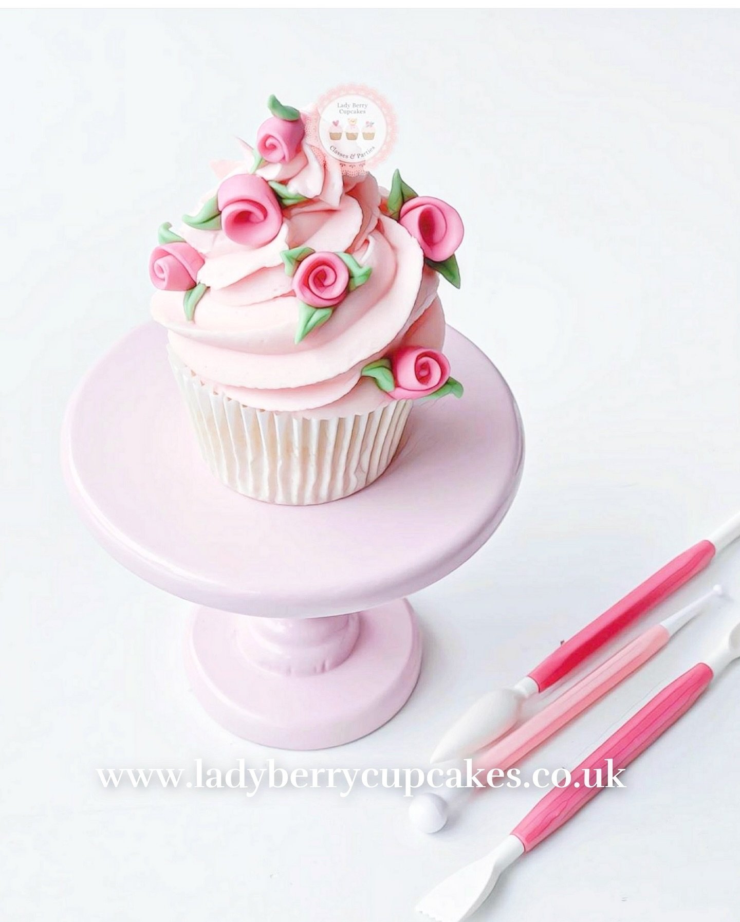 🧁 Deliciously simple&hellip;.. grab the Lady Berry Cupcakes baking guide and learn to make gorgeous cupcake and silky buttercream! 

⭐️www.ladyberrycupcakes.co.uk 

#cupcakes#ladyberrycupcakes #cupcakesdecorating #cupcakeclasses #cupcakeparties #but