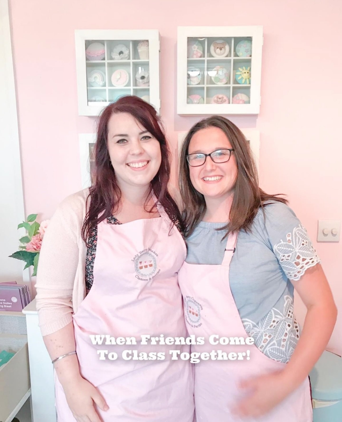 💕Cake Friends... 🍰🧁⁣
⁣
It&rsquo;s always a pleasure to meet you guys! It&rsquo;s always a joy to see you bring friends to class. Many of you return again and again and I get the privilege of watching your cake decorating journey, watching some of 