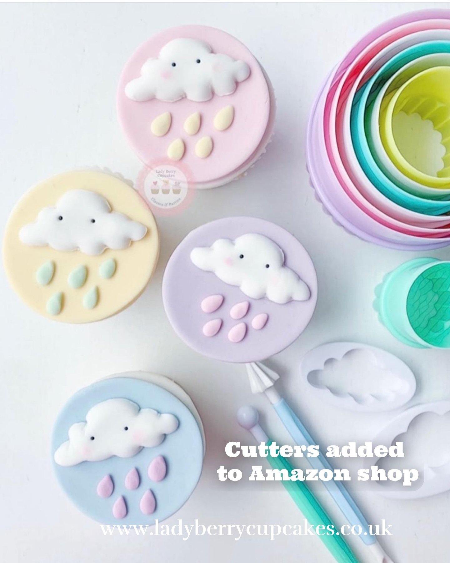 ☁️ Every cloud has a sweet silver lining&hellip;Have a sweet day! 🌈
🛍️I have added cute cloud cutters to the Amazon shop for you! The link is in the profile. 

#Cupcake #Cupcakes #CupcakeParty #CupcakeDecoratingParty #Hen Party #Fondant #FondantTop