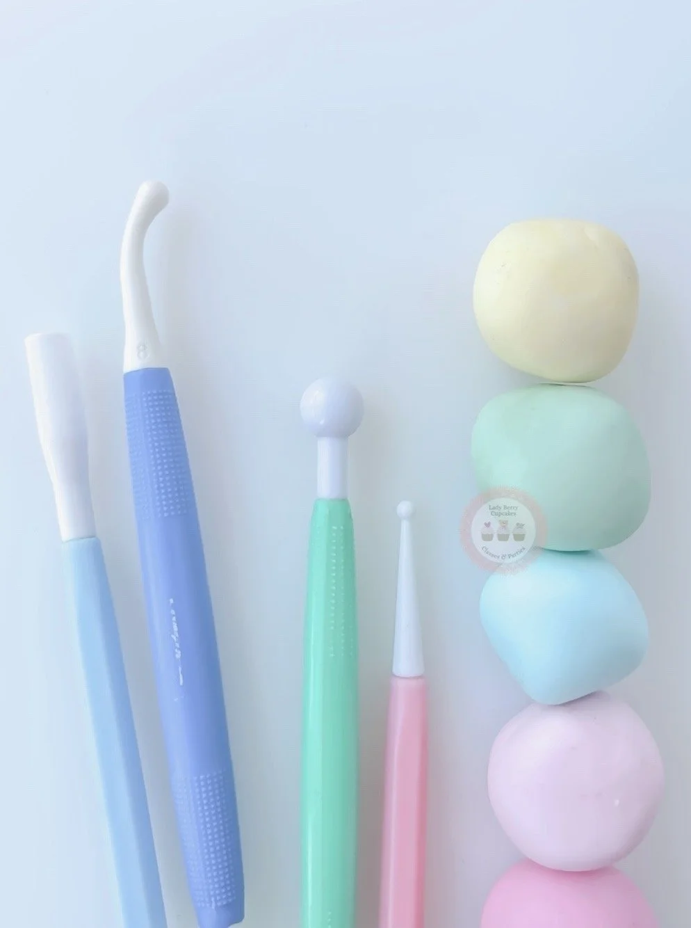 10 Tips On Creating Fondant Cake Decorations