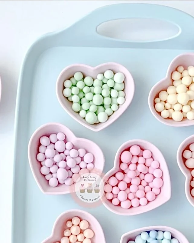 Sprinkles & Non Edibles In Cake Decorating