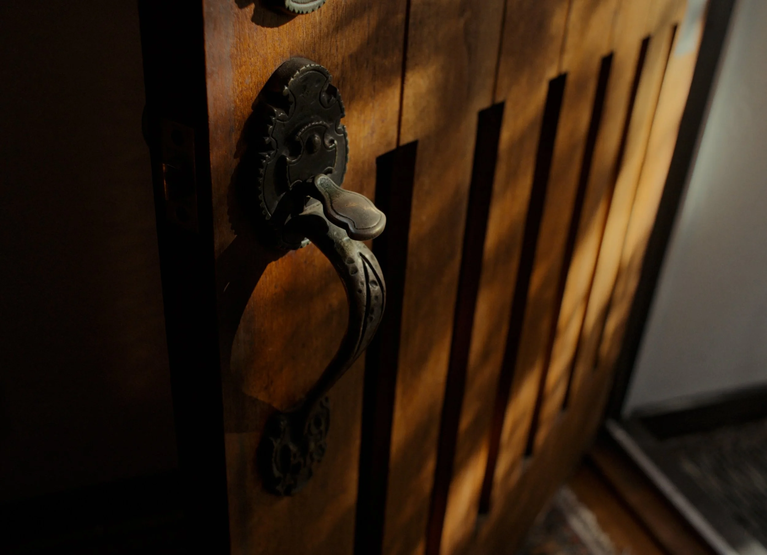 ron_thom__the_dodek_residence (2160p).00_08_12_23.Still012.jpg
