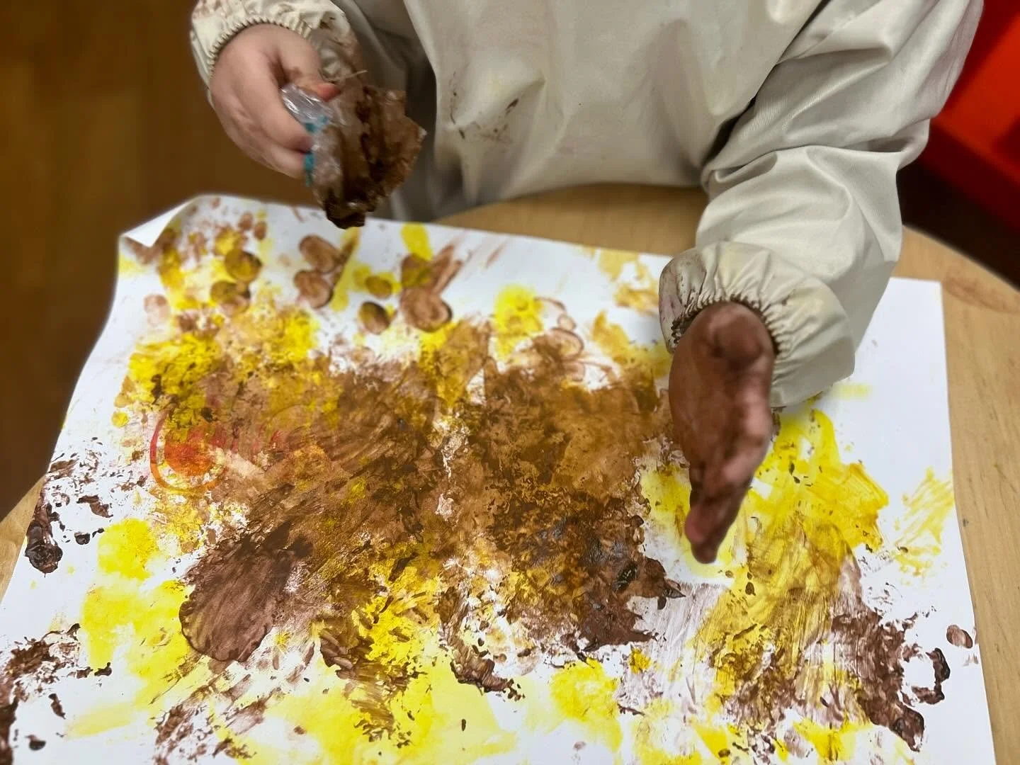 Brown paint, brown paint, on our hands. Making art we hope you’ll understand! Let us know what you think we are making! 🌱⭐️
We are now accepting admissions for our Early Years Programme for ages 12 months and above! Message us at 6652 7044 to