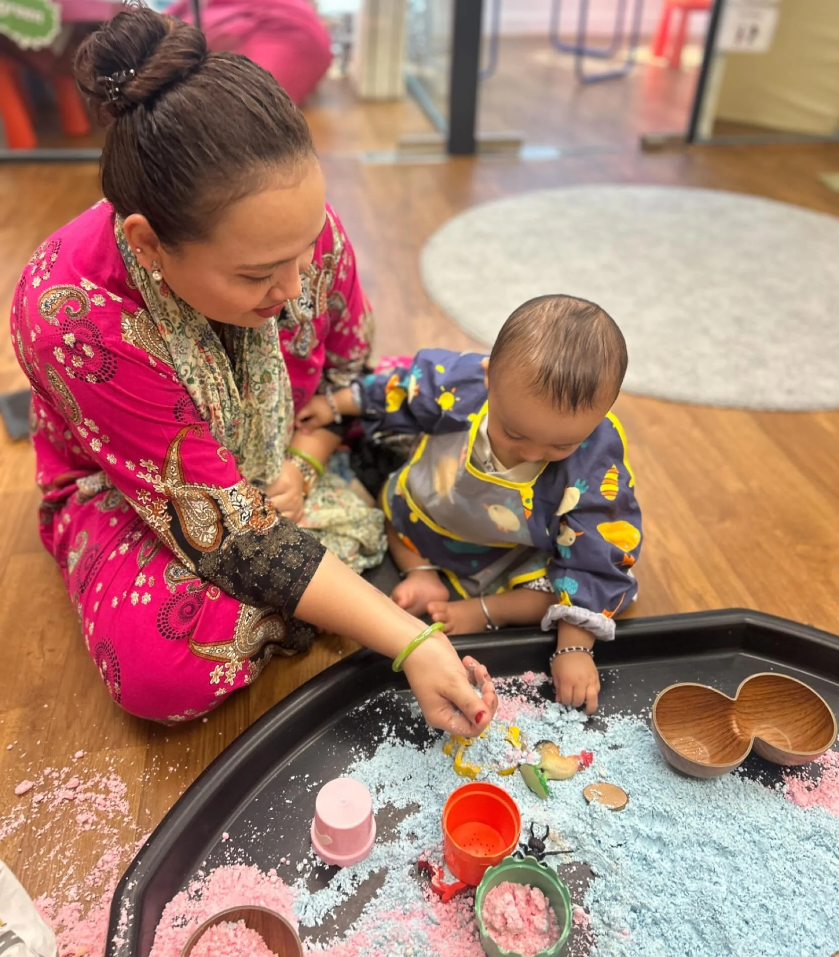 Did you know that a parent is a child&rsquo;s first and most important teacher? 🌱
 Watching this little one and their mum explore our sensory station was a beautiful reminder about the bonding, the shared discovery and secure foundation that parent 