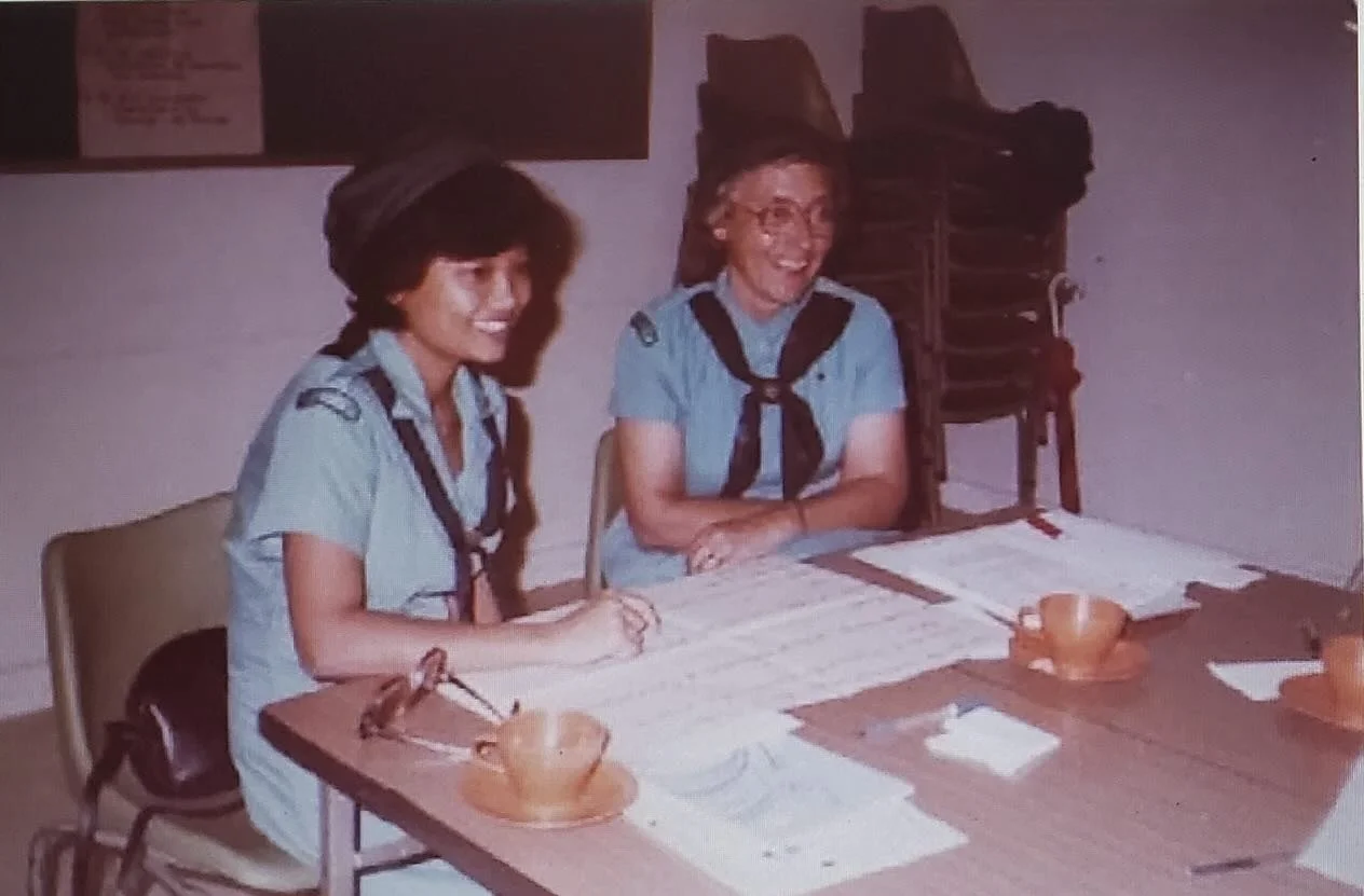 𝐎𝐧𝐜𝐞 𝐚 𝐆𝐮𝐢𝐝𝐞, 𝐀𝐥𝐰𝐚𝐲𝐬 𝐚 𝐆𝐮𝐢𝐝𝐞 💚

Meet our incredible Director! Did you know her journey of serving children started way back in 1977 as a Girl Guide Leader? 

From leading troops in Sek Kong to representing Hong Kong at internat