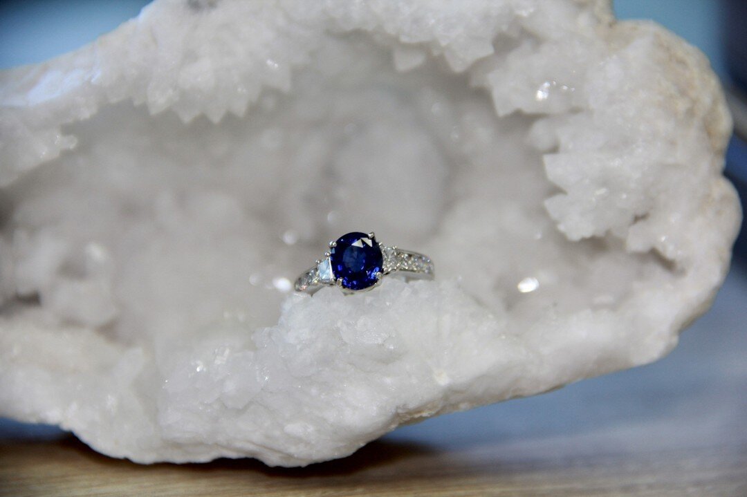 Hope you had a great Labor Day Weekend! 🎉🏈🇺🇸 Wishing for some cooler weather 🍂 and crisp fall weekends?  Here is a great addition for your fall collection.  Our ice cold beautiful 14KT white gold Blue Sapphire with trapezoid &amp; round diamond 