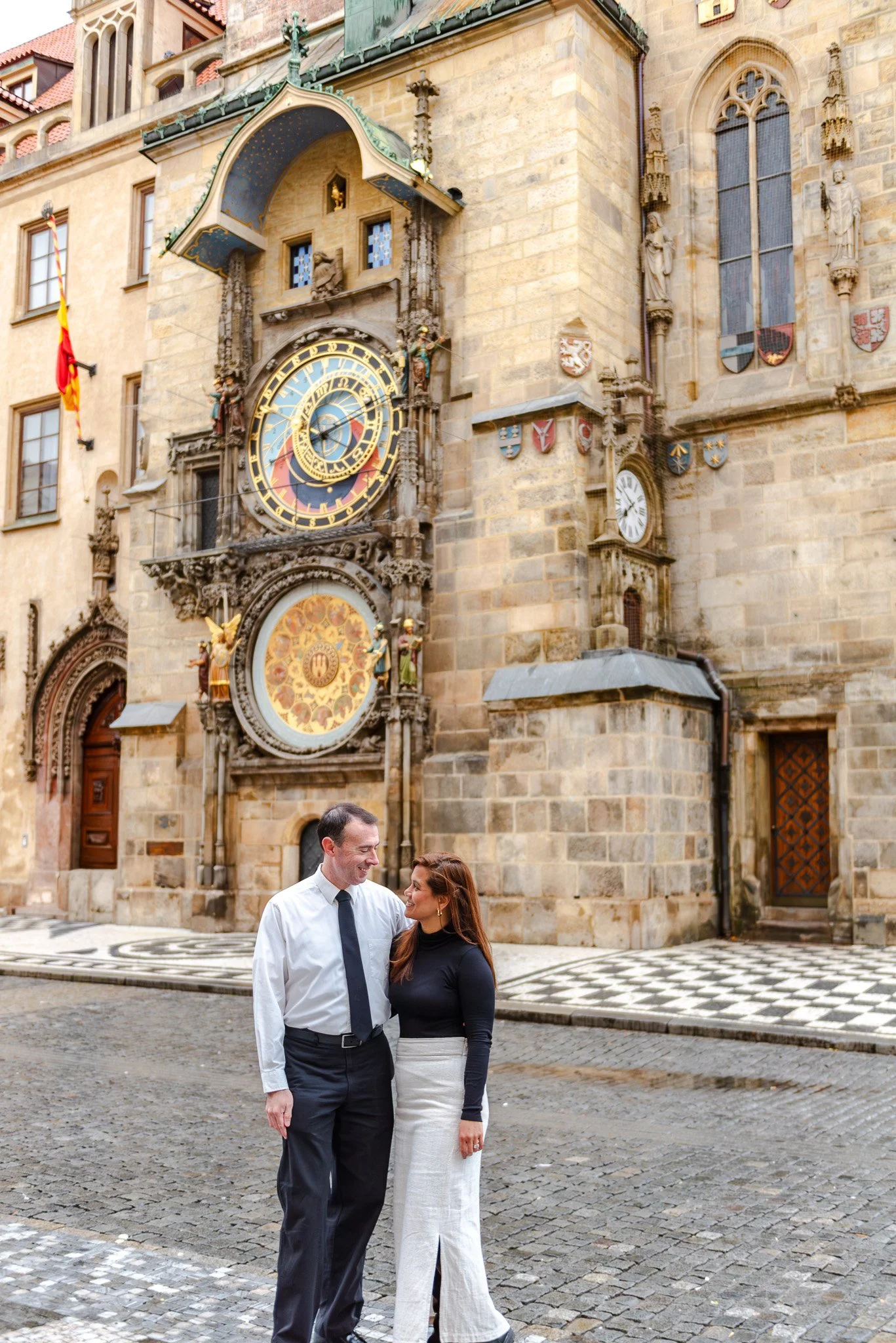 Magical pre-wedding photoshoot on Charles Bridge &amp; Old Town Square