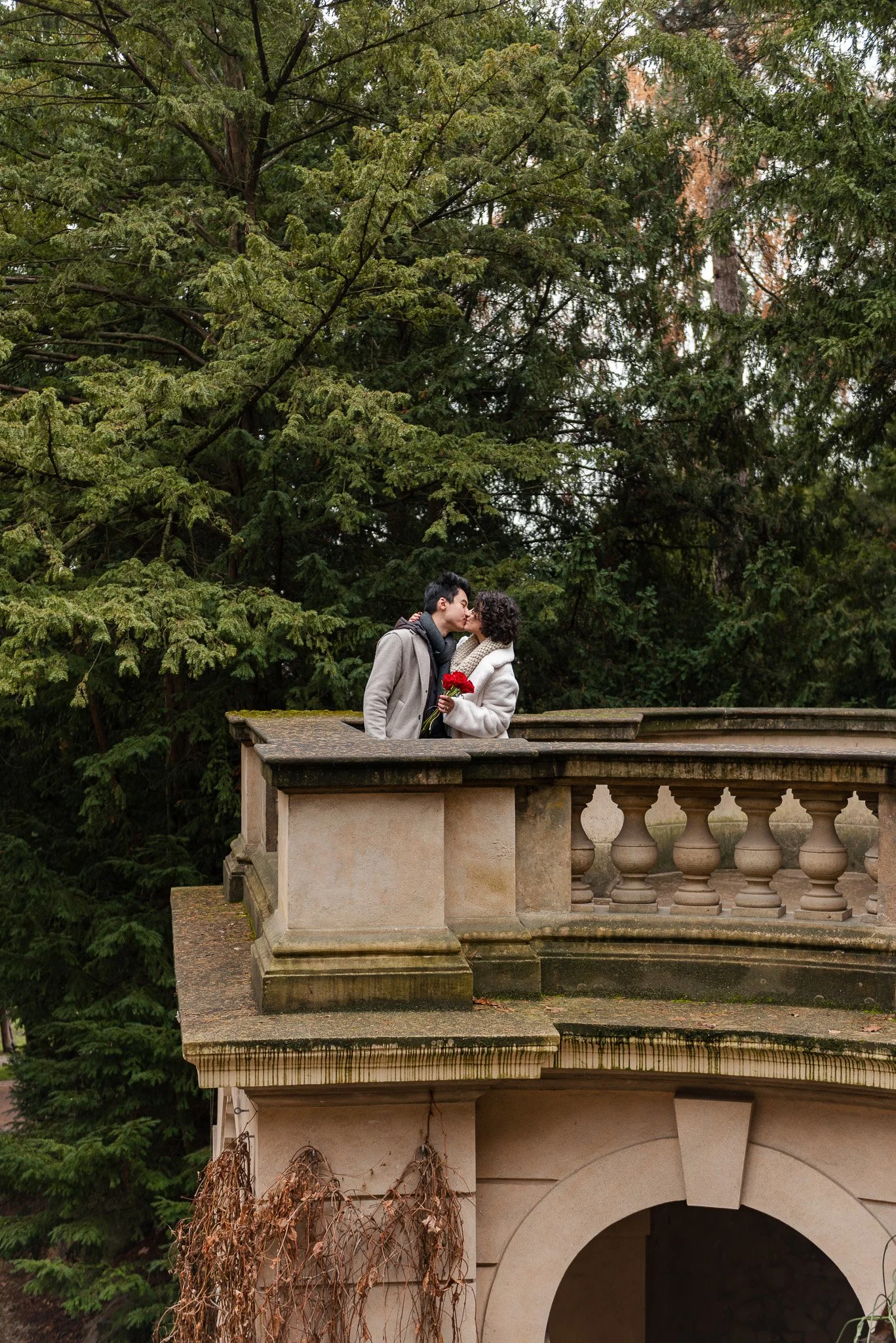 A surprise proposal in Grébovka (Havlíčkovy sady), Prague