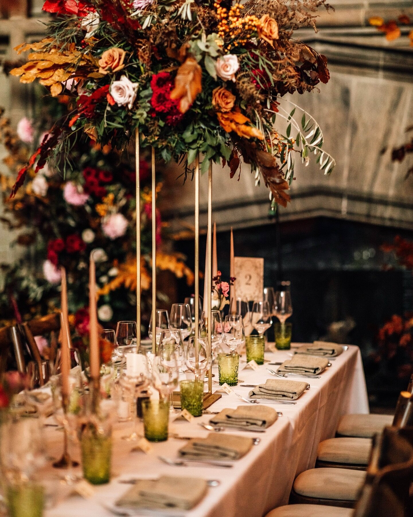 A colourful wedding celebration 🎉 

Stunning set up for this wedding breakfast served in the beautiful Buck Hall at @weddingsatcowdray. 

Venue @weddingsatcowdray 
Photographer @stephanieandnicole 

#weddingstyle #weddingcaterer #seasonalcaterer #co