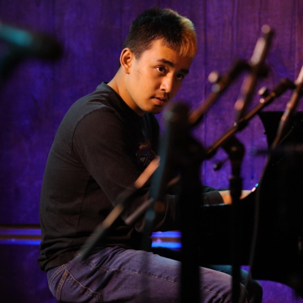 Live Music Night with Elijah Lester 