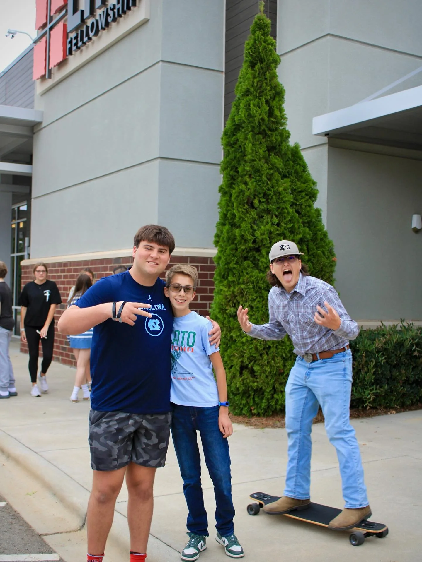 Yoooo StudentLIFE is TONIGHT! 5:30-7:30 + bring a friend! See you there for worship, the Word, and BREAKFAST (pancakes 🥞 and bacon🥓)! We can&rsquo;t wait!! 👊🏼❤️