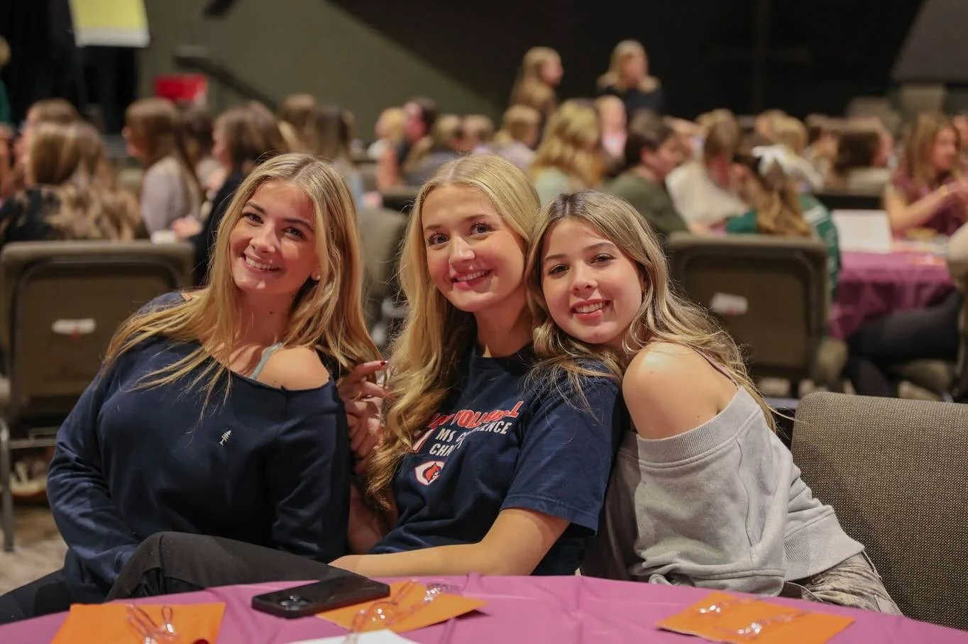 RSVP for Friendsgiving this Sunday night in our bio. Girls bring side dishes and guys bring desserts. 🍗🥗🍱🍪