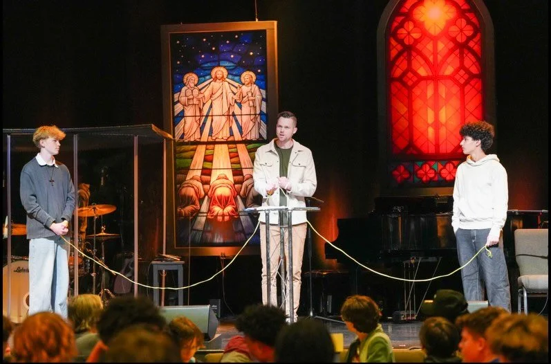 If you died tonight, would your relationships be at peace?
We can&rsquo;t see tension (the &ldquo;yellow line&rdquo;), but we can definitely feel it. Choose to be a peacemaker&mdash;someone who runs toward conflict and fights for peace.

Matthew 5:9 