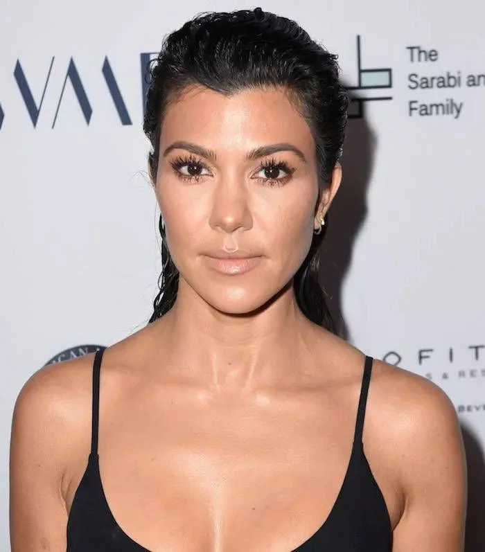 17 of 35 The Wet-Look Style