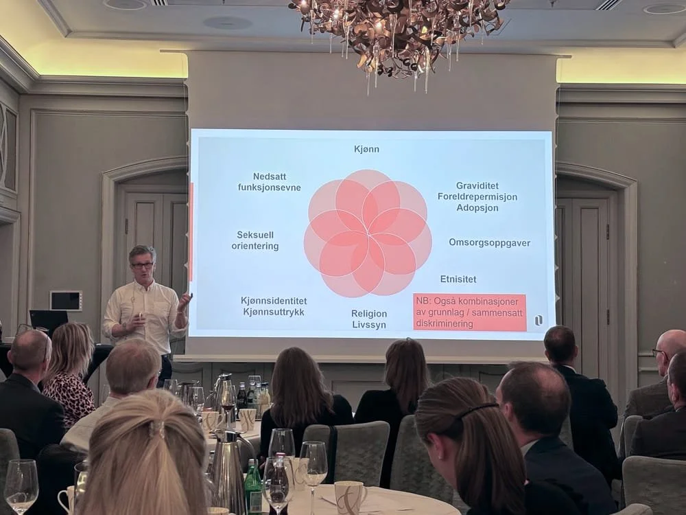 Bjørn Erik Thon fra Likestillings- og diskrimineringsombudet (LDO) holder foredrag