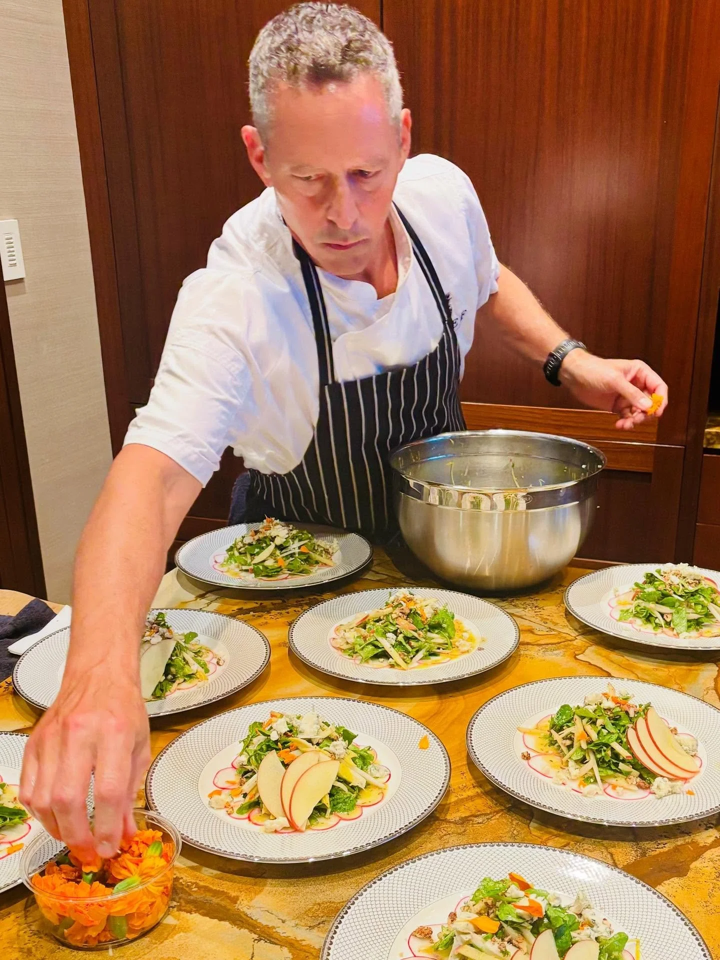 Focused on the details — because every plate deserves precision. 🍽️✨
This was a crisp, vibrant salad course layered with shaved radish, local greens, apple slices, gorgonzola, and a citrus vinaigrette. Finished with edible flowers for that fi
