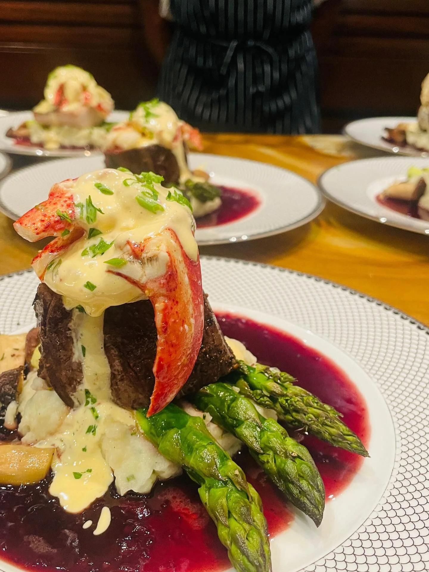Maui Private Chef Experience
Treat yourself to the ultimate surf-and-turf dinner featuring a center-cut filet mignon topped with a butter-poached lobster claw and silky hollandaise sauce. Served with creamy mashed potatoes, grilled asparagus, and a b