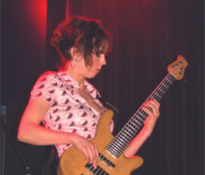 Katinka Collee (eigen Basgitaar school "Baslijn")