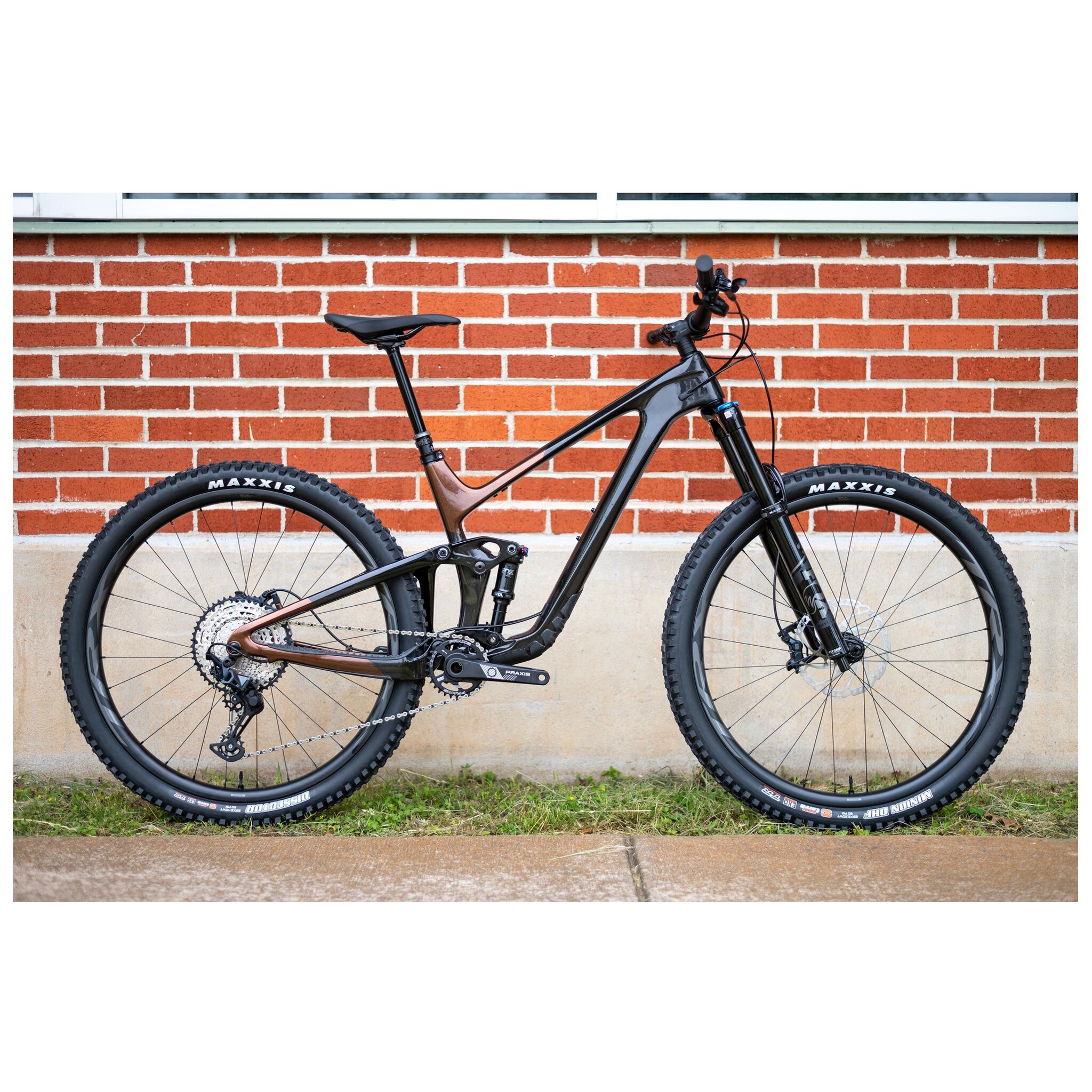 With 135mm rear/150mm front suspension, the carbon Trance X Advanced Pro is perfect for the trails of @spidermountaintx. These are available now, and discounted $700 for a limited time. 
#bicyclehouseatx #ridegiant #shoplocal