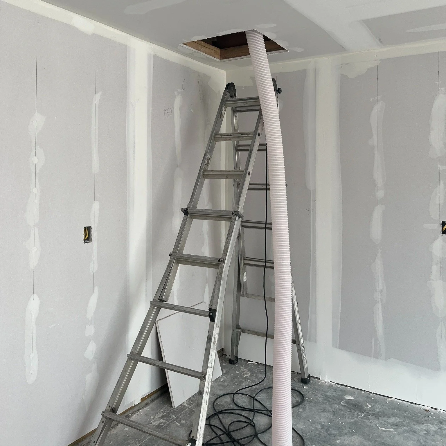 ❄️ Snow and freezing temperatures are on the way

As winter weather moves in, your home&rsquo;s attic insulation becomes one of the most important defenses against rising energy costs and uncomfortable indoor temperatures.

When an attic isn&rsquo;t 