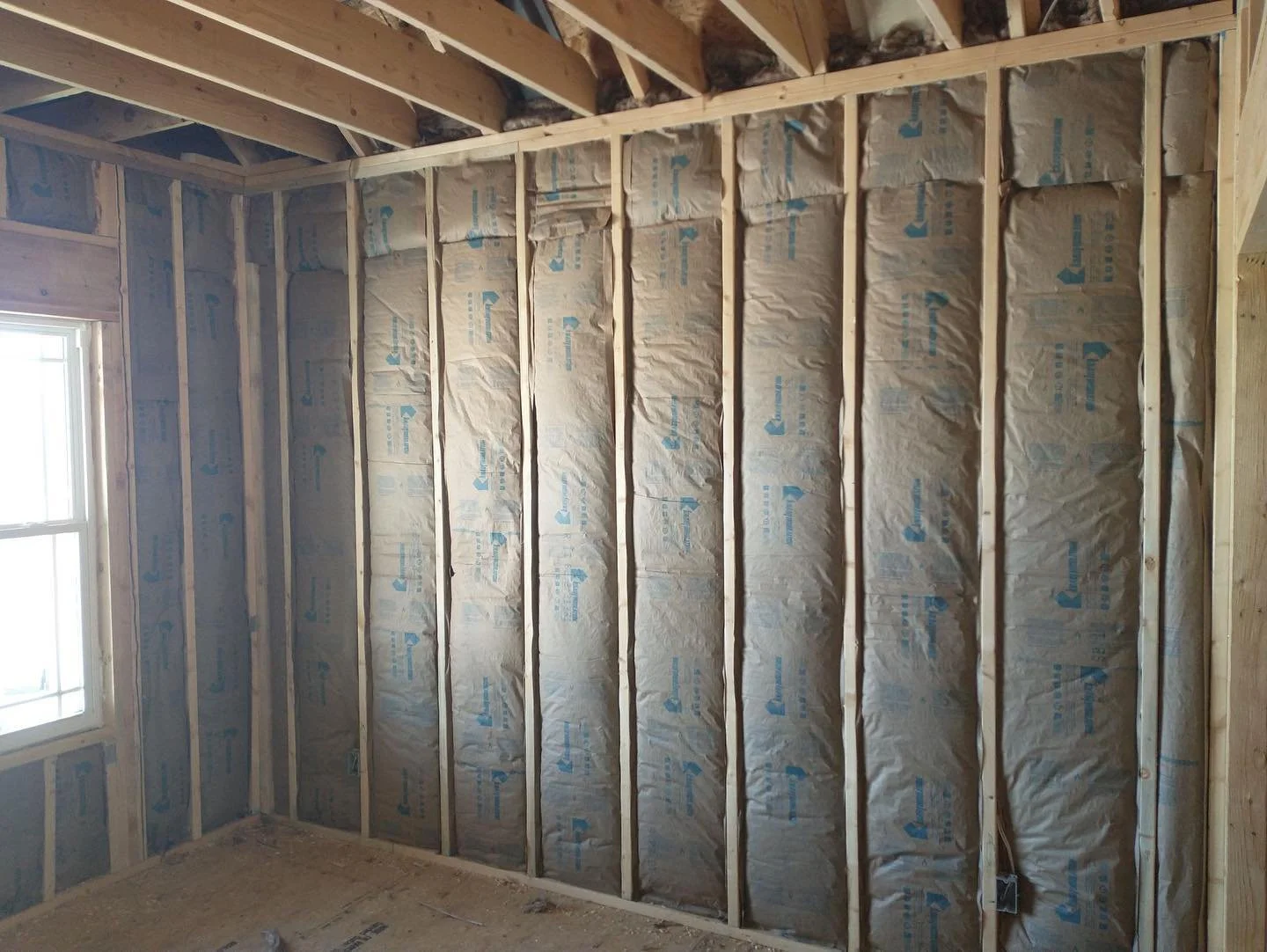 Why Choose Fiberglass Batts?

▪ Excellent thermal performance
▪ Easy to install, even in tight spaces
▪ Cost-effective and durable
▪ Helps reduce energy bills

-
At InsulUSA, we believe in using only the best materials to ensure your home is as cozy 