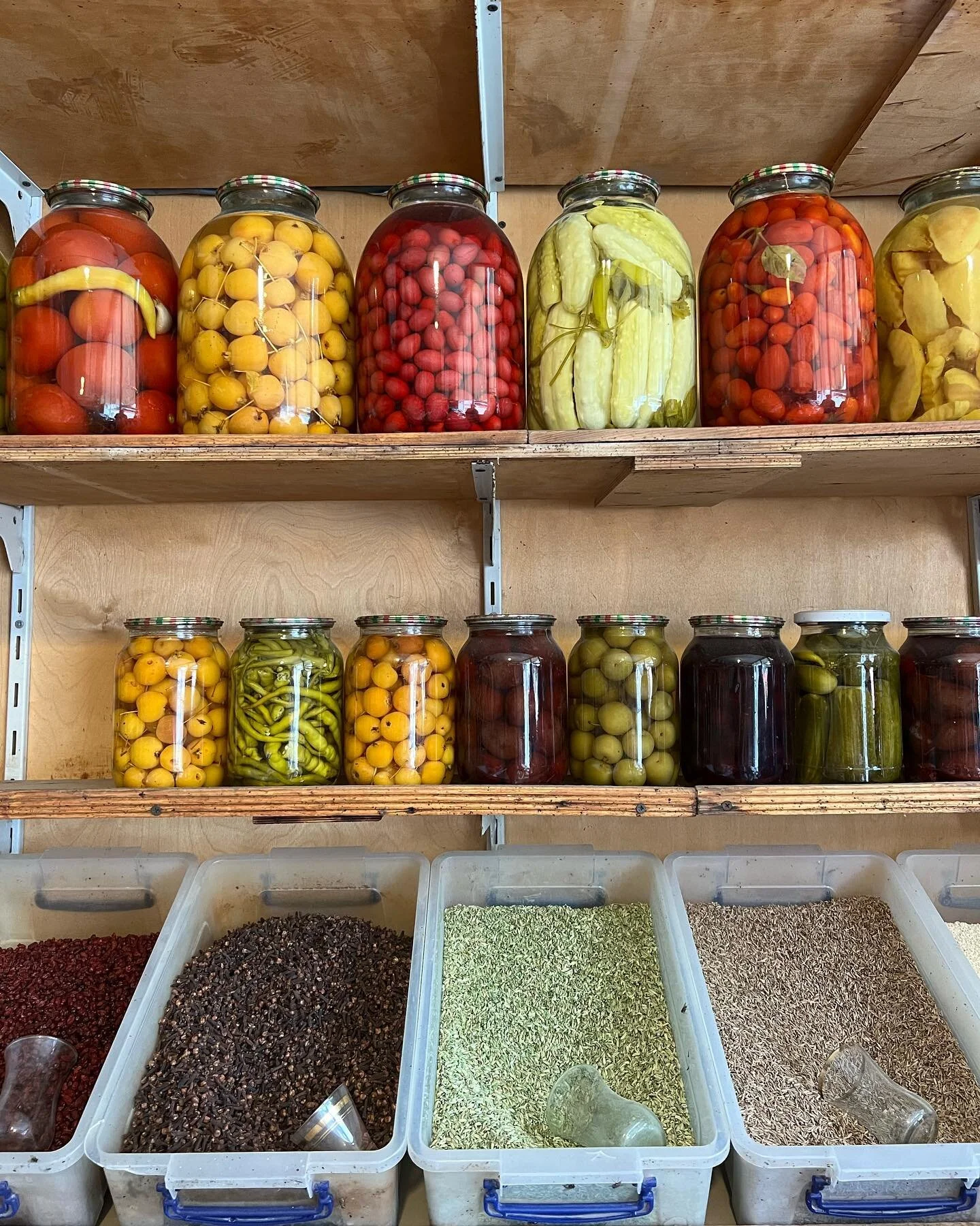 Not me sneaking up and trying to take photos of the bazaar without getting noticed because I don&rsquo;t think anyone would comprehend why the hell this city gal is taking photos of everything so &ldquo;ordinary&rdquo; and would likely assume that I&