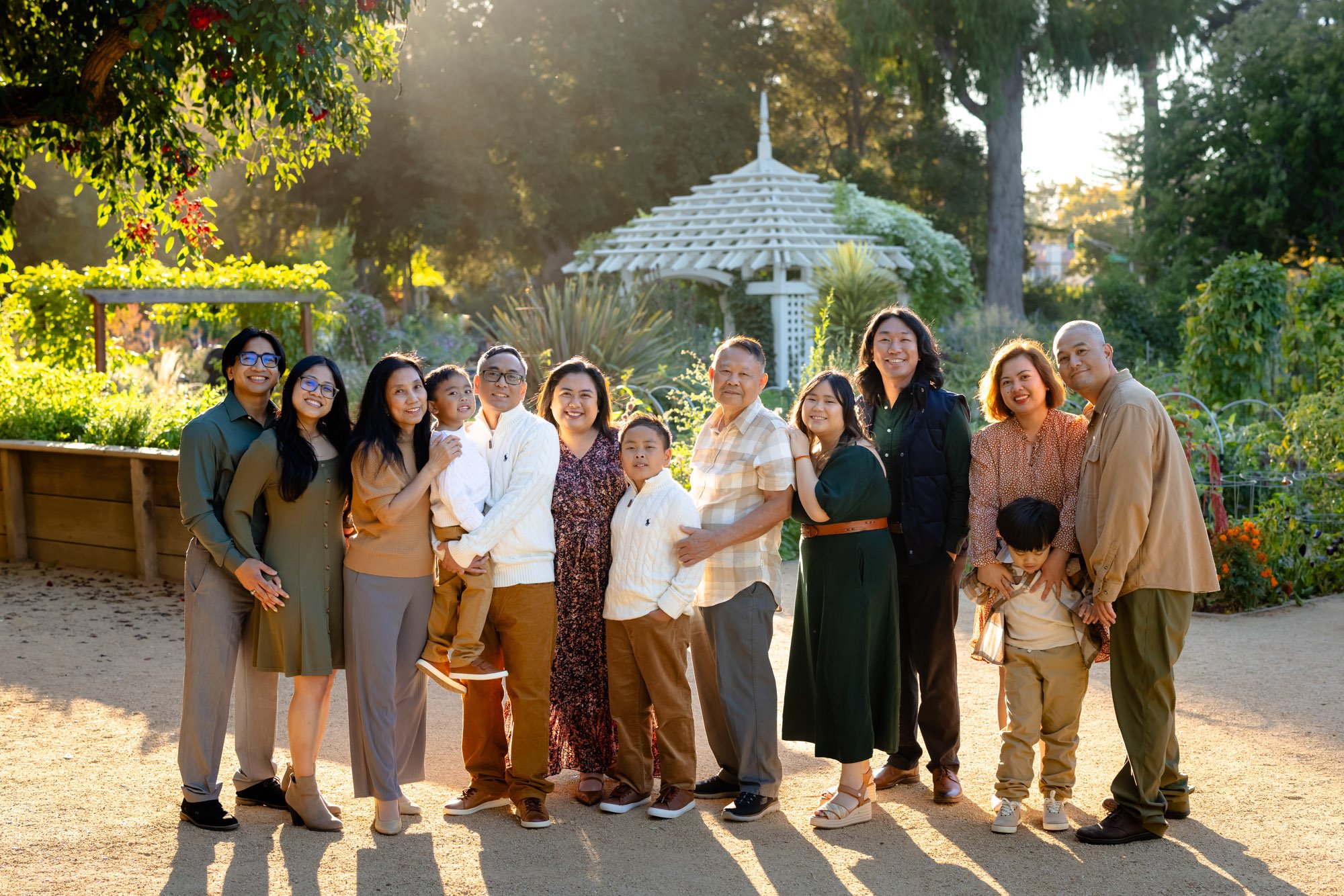 Tips for Successful Extended Family Photoshoots Outdoors