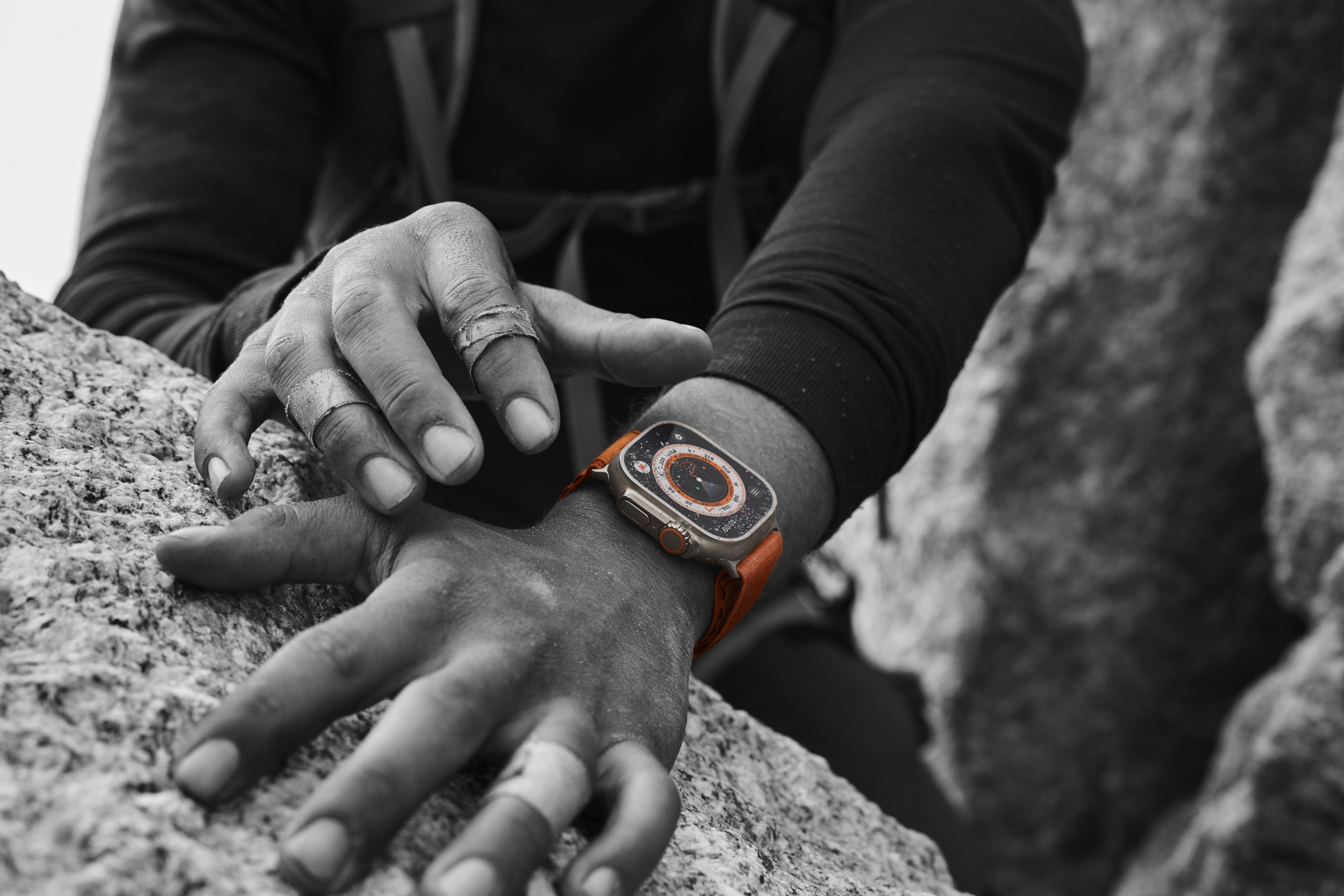 Apple-Watch-Ultra-lifestyle-adventure-220907.jpeg