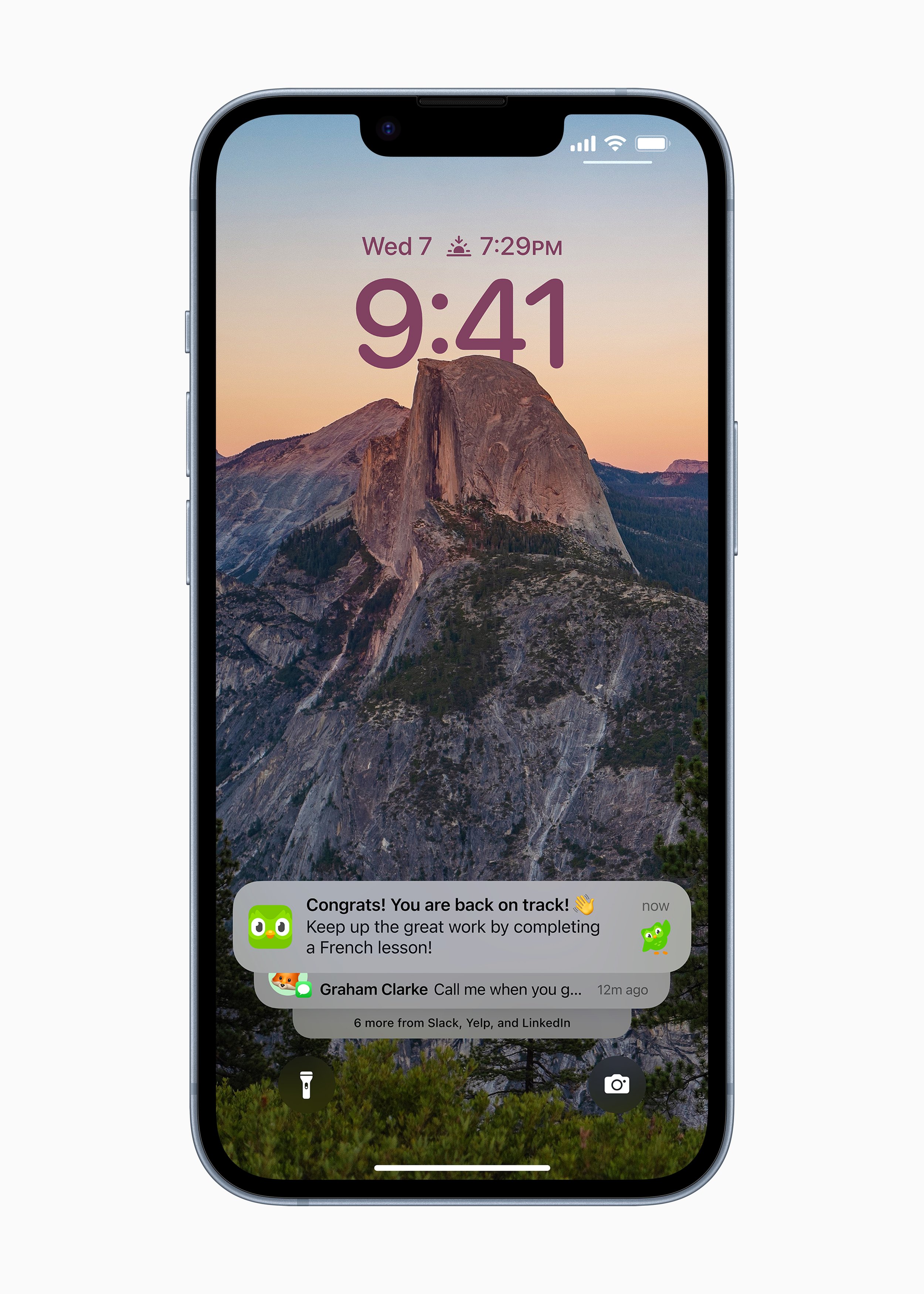 Apple-iPhone-14-iPhone-14-Plus-iOS-16-Lock-Screen-notifications-220907.jpg