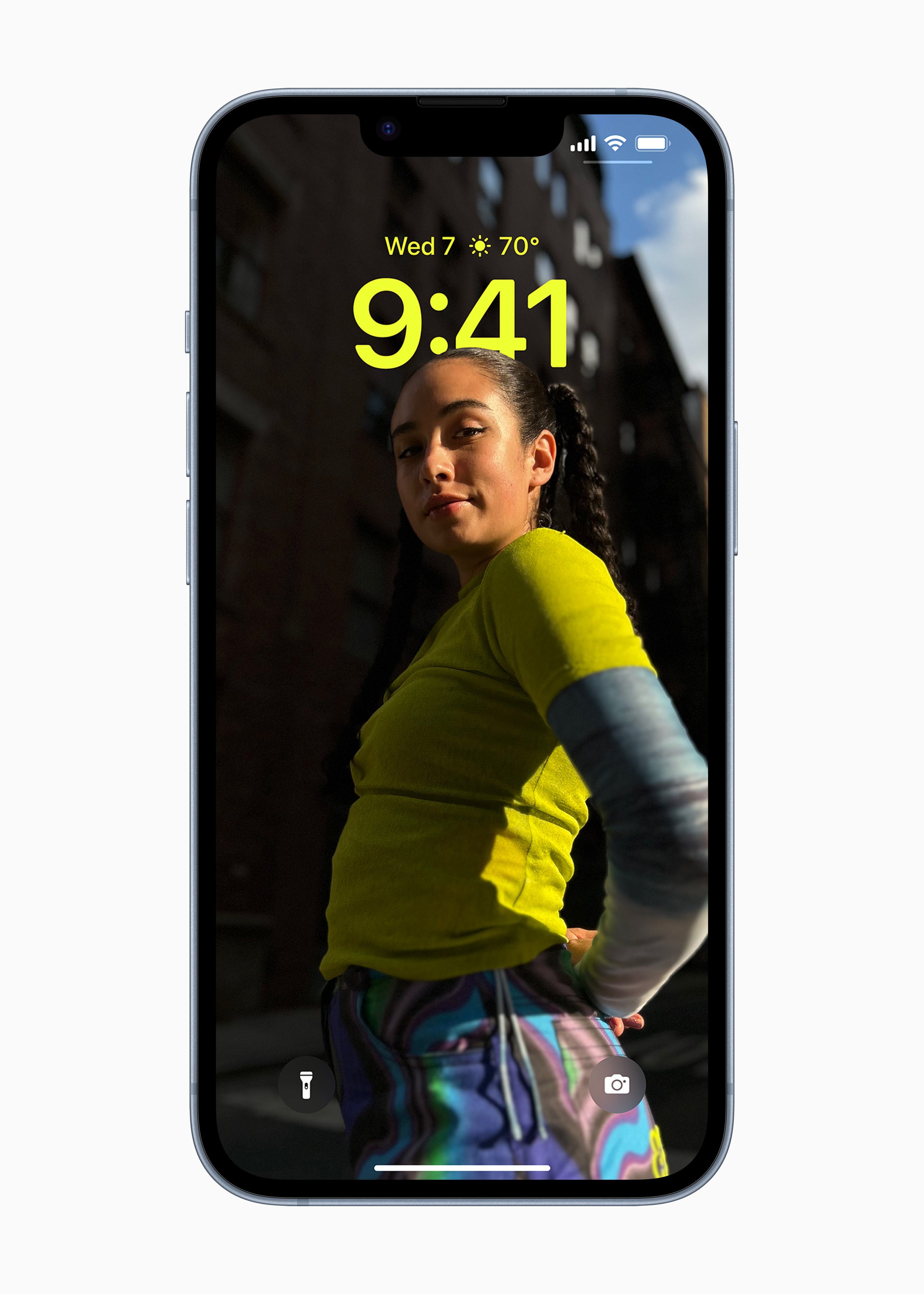 Apple-iPhone-14-iPhone-14-Plus-iOS-16-Lock-Screen-220907.jpg