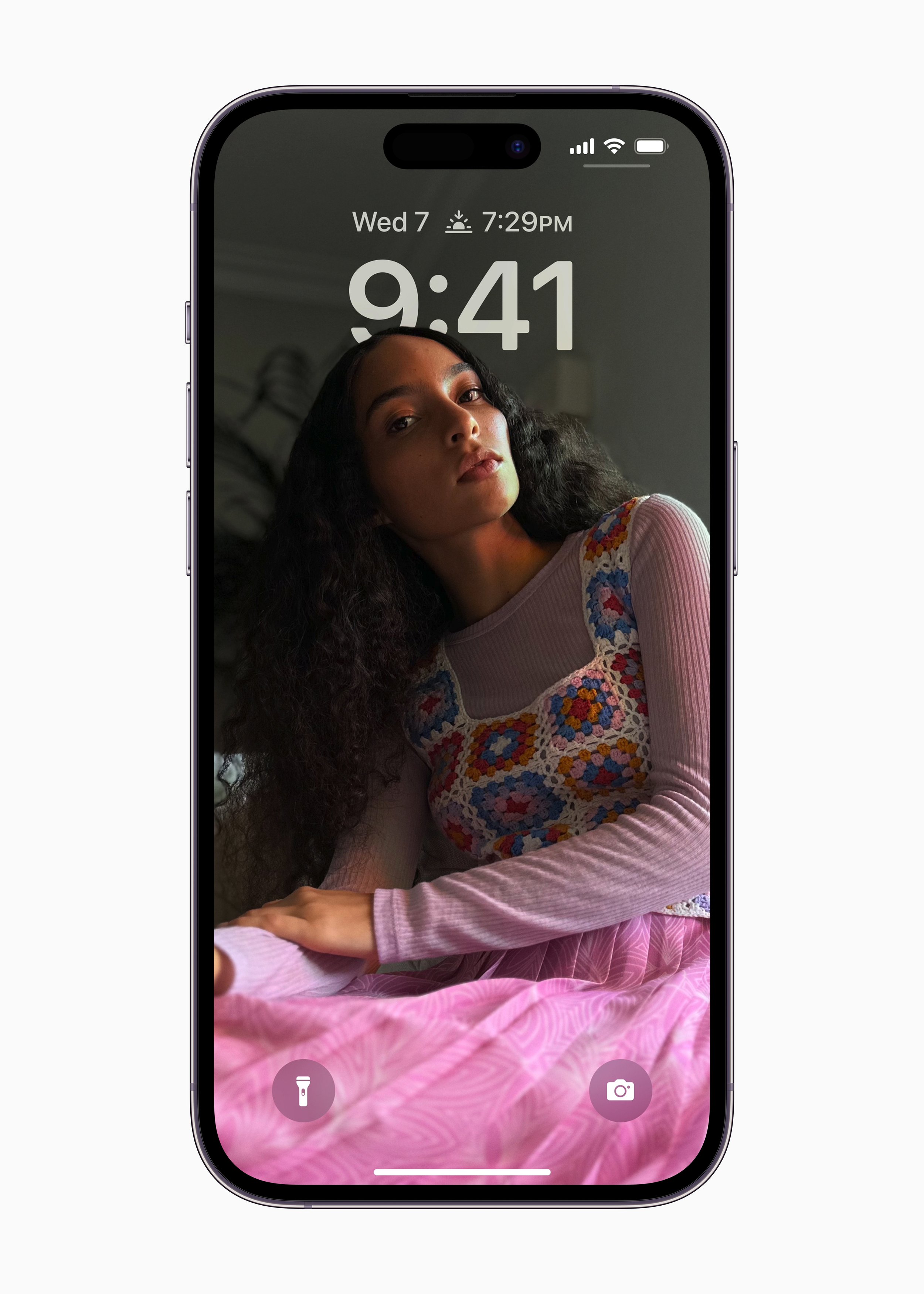 Apple-iPhone-14-Pro-iPhone-14-Pro-Max-iOS-16-Lock-Screen-220907.jpg