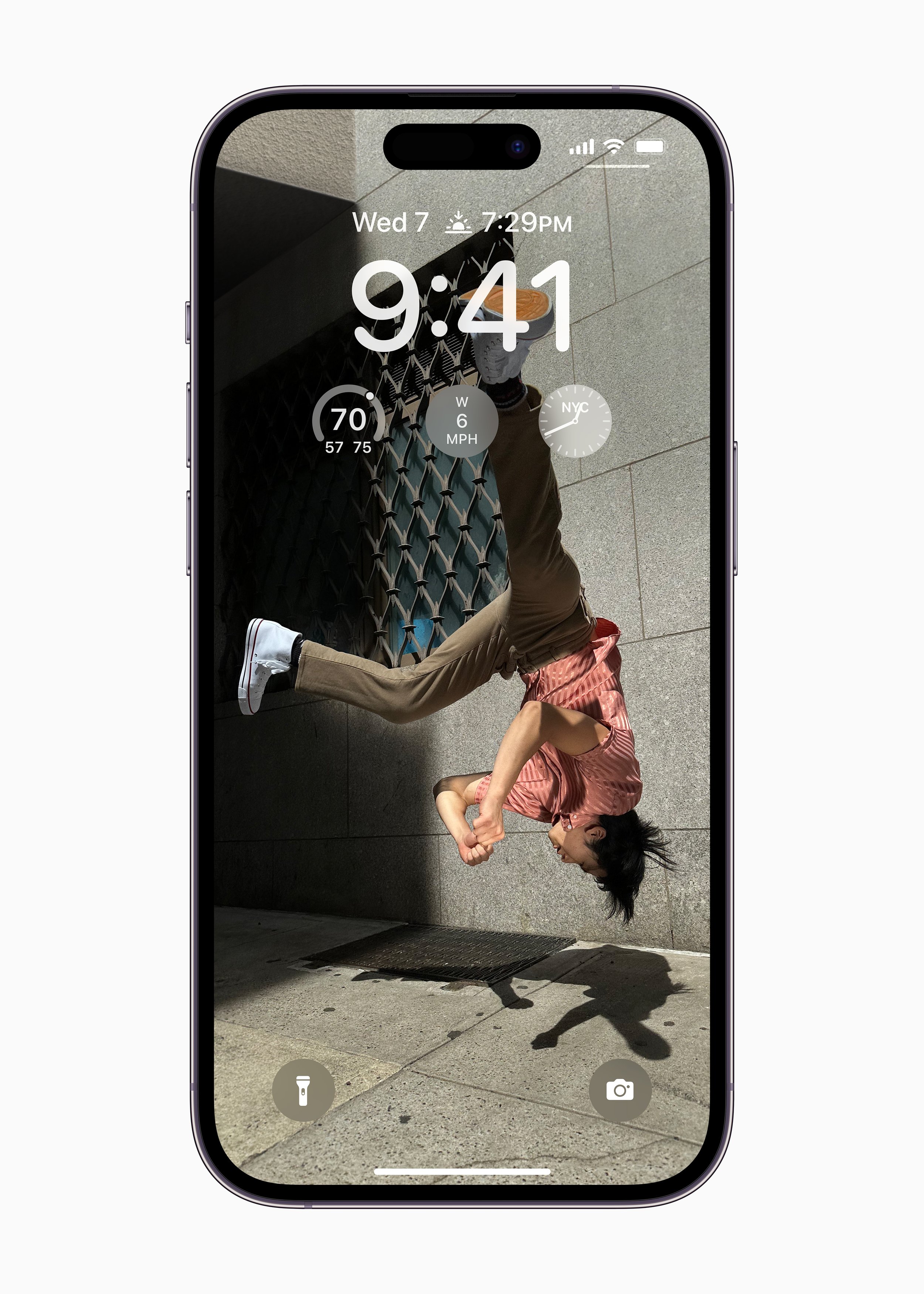 Apple-iOS-16-iPhone-14-Pro-Lock-Screen-Temp-Wind-World-Clock.jpg